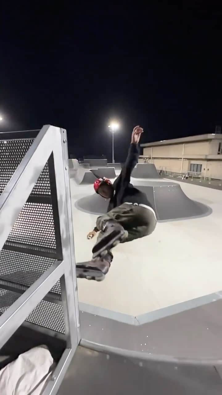 安床武士のインスタグラム：「Vertical trick🔥 at @sakaimachi_urbansportspark . 🎥 @mei_mei_1126_  ここは使いたくなるスポット！  @usdskates  @undercoverwheels  @goodskates_inc  @papasu1048  @sport_sunchlorella   #usdskates #usdaeon #aeon68 #yasutokoaeon #undercoverwheels #rollerblading #blading #inlineskate #roller #rollerfreestyle #インラインスケート #ローラーブレード #ローラーフリースタイル #takeshiyasutoko #安床武士 #茨城県境町」