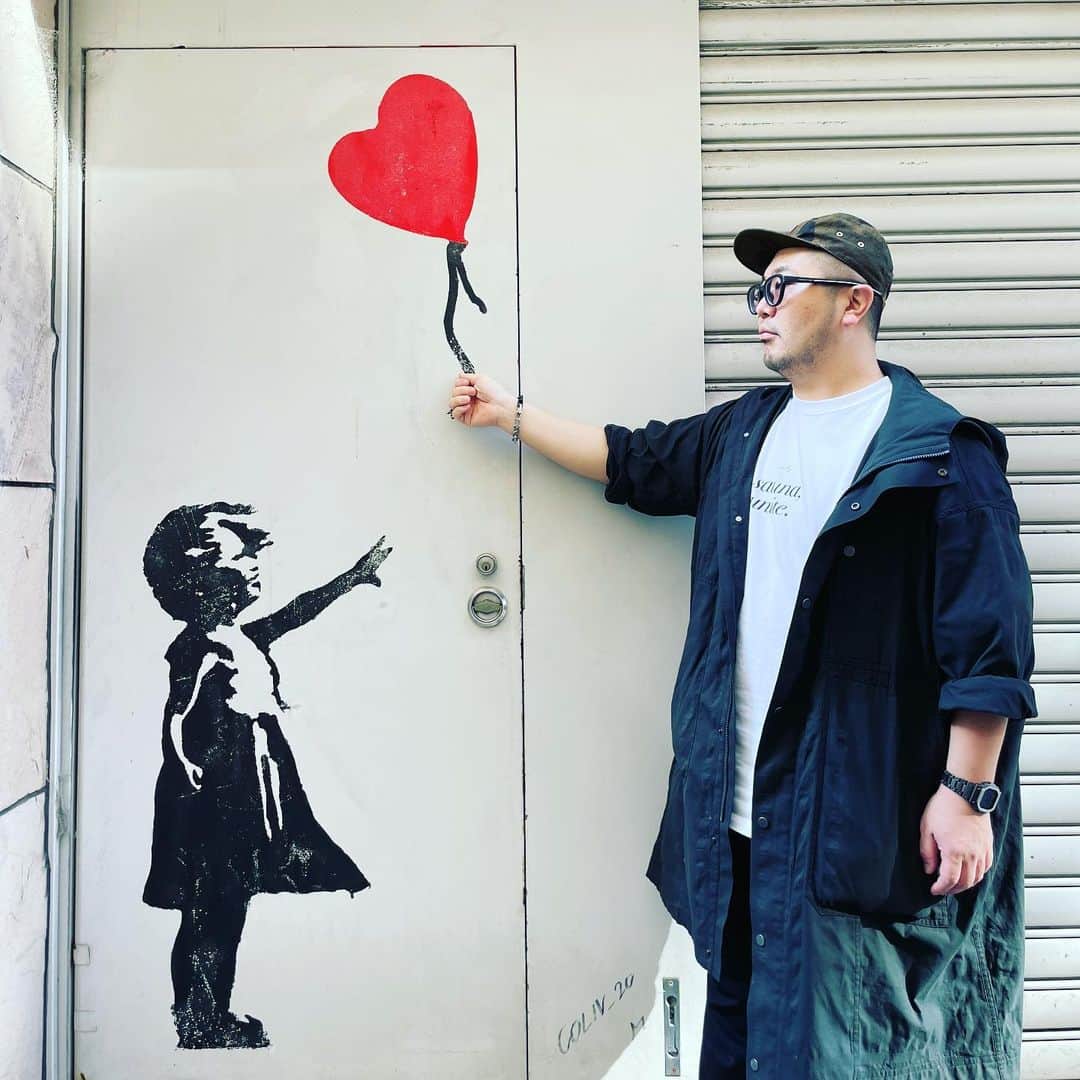 三浦崇宏さんのインスタグラム写真 - (三浦崇宏Instagram)「#バンクシー #banksy  #art #アート #京都 #kyoto #street  #instagood  #nowar  #インスタグラムといえばアートと聞いて」4月2日 9時43分 - takahiro3ura