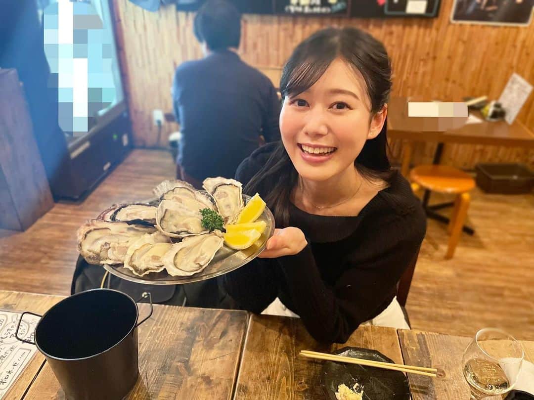 澤口実歩さんのインスタグラム写真 - (澤口実歩Instagram)「後輩投稿続く📷 これは先月、 足立と久々に生牡蠣を食べにいったときの❤️🦪  珍しく、 真面目に仕事の話もしちゃったり🥹  #なんかおもろいあだち #なんかおもろい」4月2日 10時06分 - miho_sawaguchi