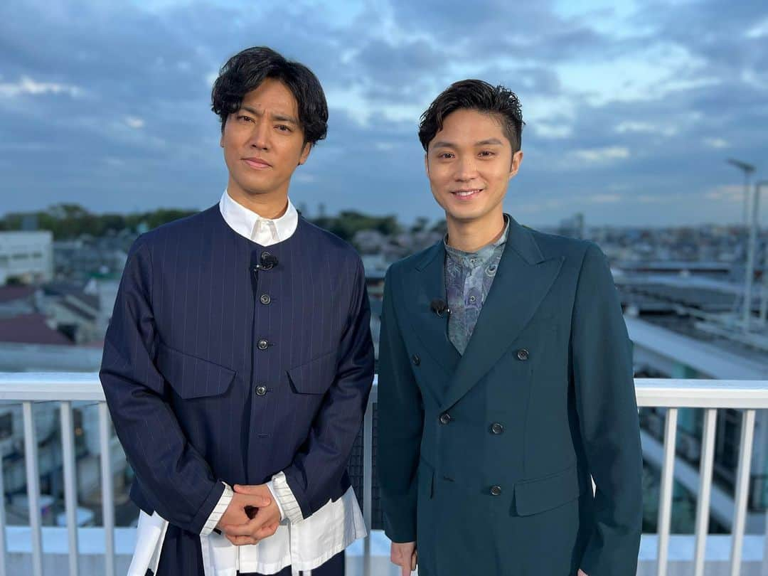 ケイジとケンジ、時々ハンジ。さんのインスタグラム写真 - (ケイジとケンジ、時々ハンジ。Instagram)「.  ／  4月3日(月)よる6時30分 外国人がガチで投票‼️日本の #駅総選挙 に #桐谷健太 & #磯村勇斗 が出演💎  ＼  外国人が好きな日本の駅ベスト35を スペシャルプレゼンターとして おふたりがナビゲートします🐯💫  ぜひぜひご覧下さいませ🕊🤍  #ケイジとケンジ時々ハンジ #スペシャルナビゲーター #いつでも息ぴったりのおふたり #楽しい収録でした  .」4月2日 10時07分 - keiji.kenji.hanji