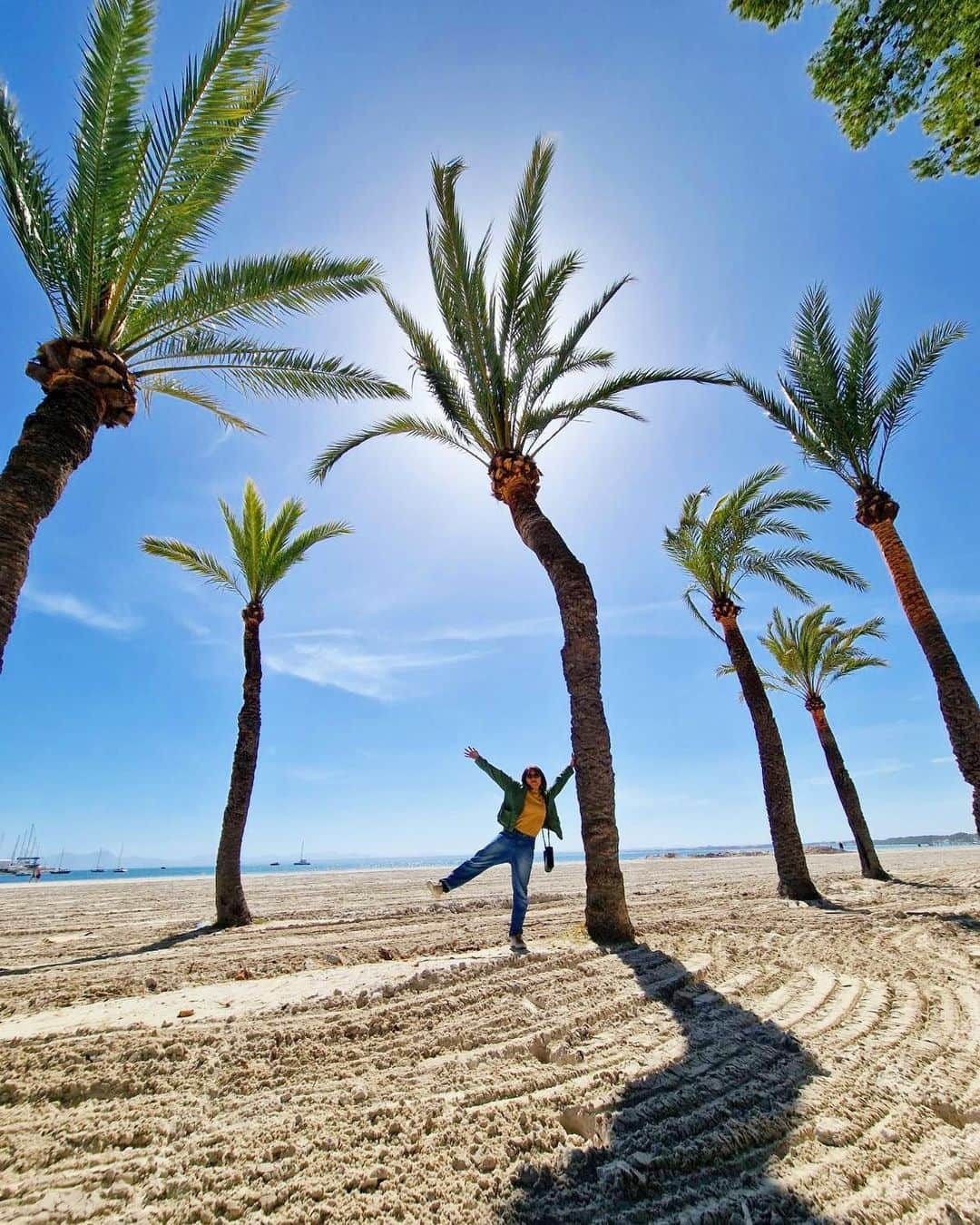 小林由佳さんのインスタグラム写真 - (小林由佳Instagram)「Amazing rocks🫰🏻🌴 send some 8B, 8A+, 8A and palmtree🙂👍🏻  @unparallelup  @mammut_japan  @guenergy_japan」4月2日 1時26分 - yuca_tan