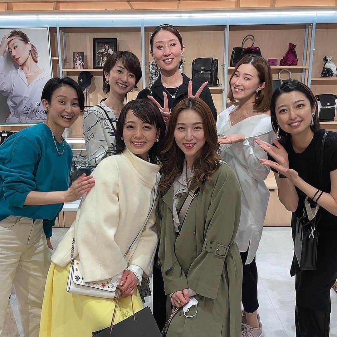 星乃あんりさんのインスタグラム写真 - (星乃あんりInstagram)「思い出♡  ⁡ 『D.A.K.by APPLAUSE JAPAN  POP UP SHOP』 @日比谷シャンテ ⁡ 店頭でお会いできた皆さま♡ ⁡ ゆーか♡ @fuhinami_official  会いたかったぁ！ ゆーかの顔を見た瞬間、HPが満タンになりました( *´艸`) らぶ♡ ⁡ カレンさん @chikaze_karen  お世話になったという7文字の言葉では足りないくらい どんな時も傍にいてくださった姉。 あねのお顔を見た瞬間、嬉しすぎて言葉が出なくなっていたのはここだけの話(*´`*) ⁡ きゃのんさん @mai_kanon_official  ご結婚おめでとうございます💍✨ 初舞台の時からお化粧を見て頂いたり、遊んで頂いたり…ᕷ*.°組が離れてても、卒業してからもずーっとお世話になっております(*´꒳`*) ⁡ あきらさん @kazuya.seto_akira  昔から 一方的に…好きです！ 組は違いましたが、在団中よくお話して頂いてました( *´艸`) ⁡ 蘭さん @rannohana_official  いつお会いしてもお美しい…✧*。 妹もお世話になっております(⁎ᴗ͈ˬᴗ͈⁎) ⁡ れーれさん @reisumireno  お写真撮れなかったのですが…( ´•̥̥̥ω•̥̥̥`) 初舞台の時の、初めての新人公演の本役さん。 娘役さんとしての居方を沢山学ばせていただいた方。 今もずっと憧れです( *´艸`) ⁡ ひらめちゃん @asazuki_kiwa  入れ違いで同じ舞台には立てなかったけど卒業公演もばっちり観てました！ 本当に本当にお疲れ様でした(⁎ᴗ͈ˬᴗ͈⁎) ⁡ ⁡ 在団中はもちろん 卒業後もこうして会うことができて 組も学年も越えてわいわいできる。 ⁡ 宝塚で繋がったご縁のありがたさと素晴らしさを また改めて感じました。 ⁡ ⁡ それにしても… とてもとても華やかで 目の保養とパワーチャージを存分にさせて頂いた2週間弱でした(*´`*)♡ ⁡ 心から… ありがとうございました(◡‿◡ฺ✿)！！ ⁡ ⁡ さてさて いよいよ5日から大丸福岡天神店でのポップアップが始まります！ ⁡ 愛する地元、福岡♡ 楽しみですーっっ ⁡ ⁡ またお会いしましょう‪⸜(*ˊᵕˋ* )⸝‬ ⁡ ⁡ #千風カレン さん #花音舞 さん #瀬戸かずや さん #蘭乃はな さん #すみれ乃麗 さん #妃海風 #同期万歳🙌 #朝月希和 ちゃん ⁡ #DAK #ポップアップ #日比谷シャンテ #宝塚OG #感謝 #次は  #福岡！！ #大丸福岡天神店 #地元帰るよー！ ⁡ ⁡ ⁡ *☼*―――――*☼*―――――*☼*―――――*☼* ⁡ 🌟 《バレトン 対面レッスン in 福岡》 日時：2023年4月2日(日) 13:15～(約75分)  ※13:00~入室可 場所：福岡市中央区大名 ⁡  🌟【ジェンヌコレクション in Spring】 期間：2023年4月5日(水)〜4月11日(火)  時間：10:00～19:00 場所:大丸福岡天神店  2階エレベーター前 ⁡ 🌟《バレトン 対面レッスン in 大阪》 日時：2023年4月22日(土) 11:15～(約75分)  ※11:00～入室可 場所：大阪市北区 ⁡ 🌟 【Talk & Live ~夢の宝塚サロン~】 日時：6月18日(日) 13:30-15:30 場所：玉川高島屋S・C東館4F    コミュニティクラブたまがわ ⁡ 🌟【D.A.K. by APPLAUSE JAPAN  POP UP SHOP】  -Special Thanks❣️- 期間：2023年3月7日(火)～3月19日(日) 時間：11:00～20:00 場所：日比谷シャンテ ３Ｆ ⁡ 🌟LINE公式アカウント お仕事やイベント情報、季節のメッセージ等を配信。 是非、お友達登録をお願いいたします♡ ⇒ https://lin.ee/nVaWVus ⁡ 🌟Anri's Beauty Camp #あんキャン 『身体を整えると、自然と心も整う。心が整うと、毎日が豊かになる』 週に１回のバレトンレッスン(オンライン開催)を通して、心と身体を健康的に美しく整えていきます。 ⁡ 🌟Angelia 「透明感･遊び心･光と艶 そして、確かな存在感を纏わせて」 星乃あんりが制作･プロデュースするアクセサリー･グッズショップ。 ⇒@angelia_accessory」4月2日 1時40分 - anri_hoshino_official