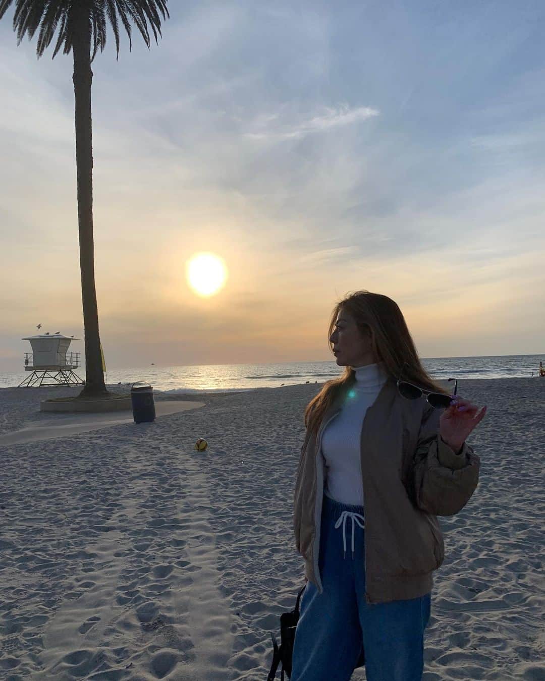 武田久美子さんのインスタグラム写真 - (武田久美子Instagram)「. ちょこっとBeachに行ってきました。  まったりとしたサンセットでした。  未だこちらも寒いですね。 私は元気にしております💜  #beach #sunset#まったり」4月2日 1時50分 - kumikotakedaofficial