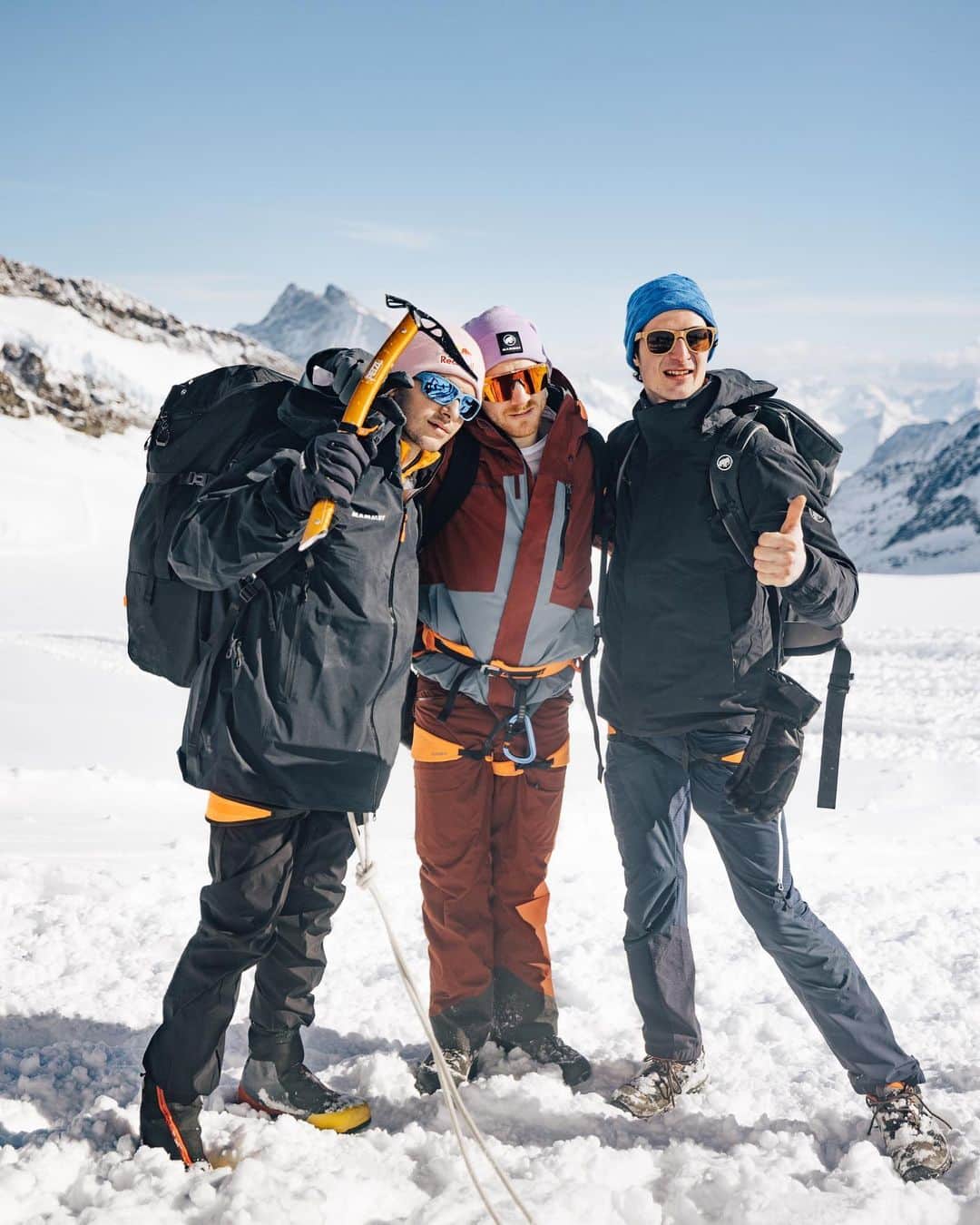 ヤコブ・シューベルトのインスタグラム：「BOOM! 💣 Successfully onsighted Odyssee on the Eiger North Face with @adam.ondra and @albertogines_  today 💪🏻💪🏻 • • Photo by @maximiliangierl  • @mammut_swiss1862 @gloryfy_unbreakable @raiffeisentirol @subaru_austria @lasportivagram @thecrag_worldwide  #athlete #eiger #climbing #aprilfools」