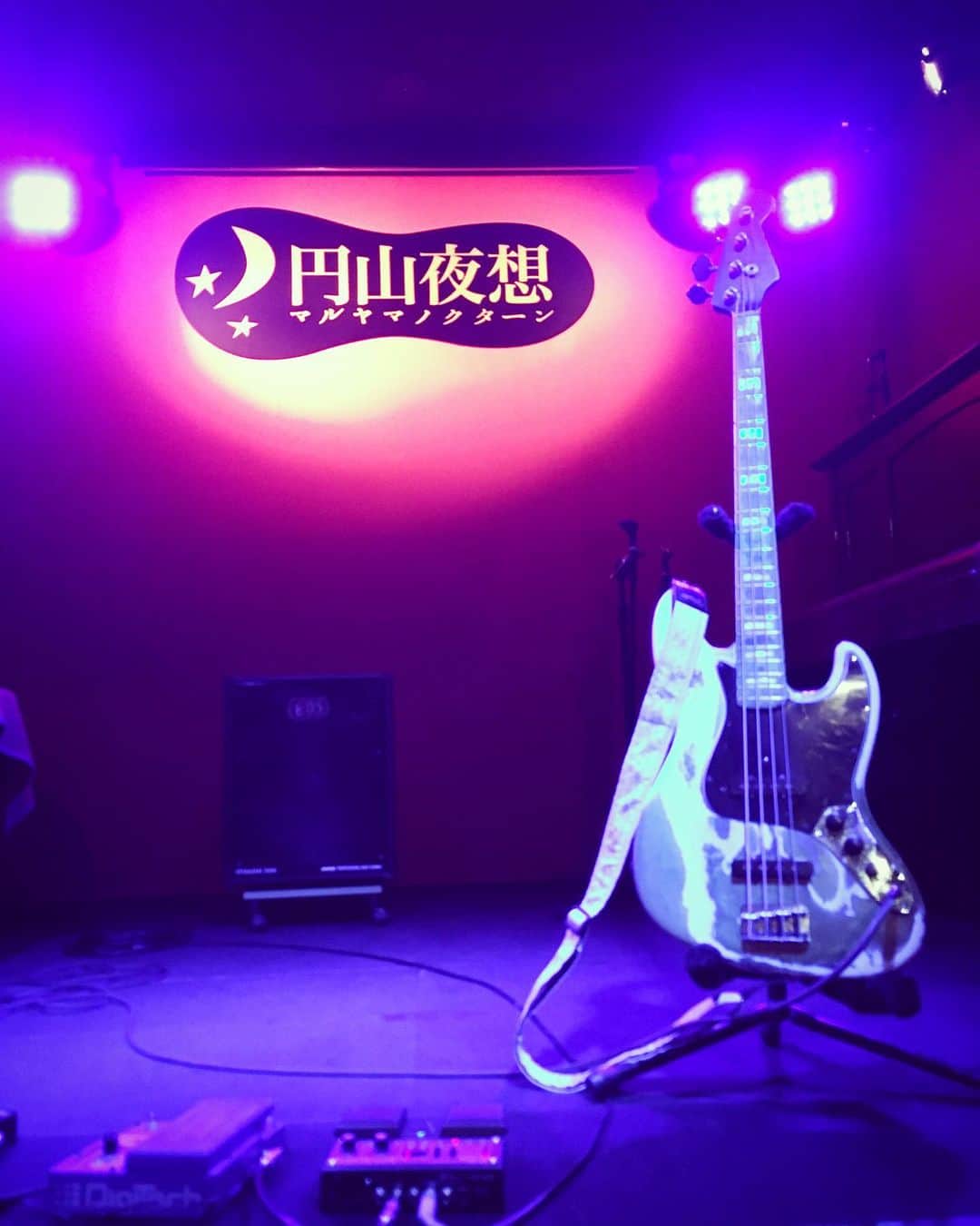 ナガイケジョーさんのインスタグラム写真 - (ナガイケジョーInstagram)「札幌独演会、今日もたっぷりと。 ご一緒の皆さん、thanks. お初の円山夜想、ステキ空間でした。札幌また来るよ。  #ナガイケジョー独演会 #bassguitar」4月2日 1時51分 - joenagaike