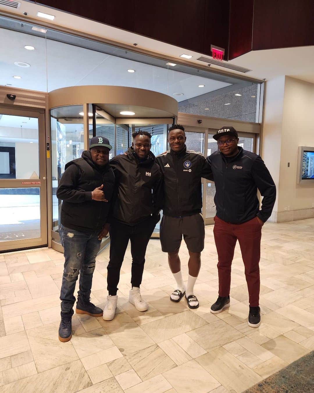 のインスタグラム：「Was nice to see you guys @doc_ray5  @simohbubble @billenge 🇰🇪」