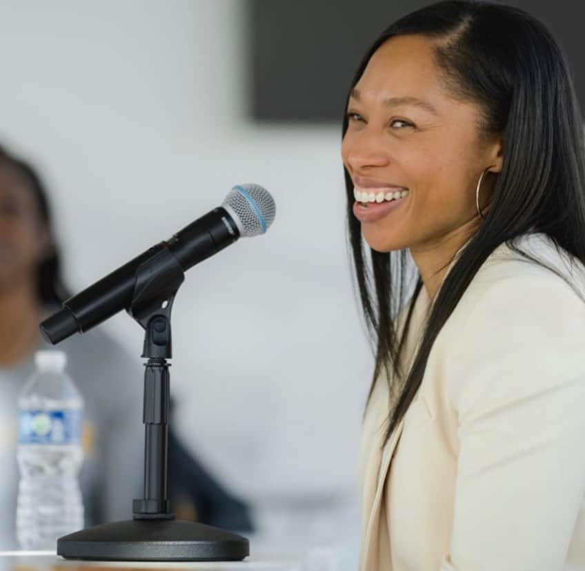 アリソン・フェリックスのインスタグラム：「I am constantly inspired by the next generation of young women who are breaking down barriers and refusing to limit themselves. It's amazing to see what's possible when you don't hold yourself back!   Let's continue to uplift and support these young women on their journey towards success. 🙌🏾💫  🙌🏾💫」