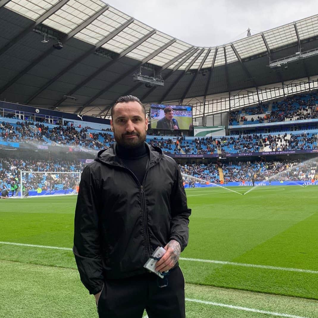 マルチン・ヴァシレフスキさんのインスタグラム写真 - (マルチン・ヴァシレフスキInstagram)「Emocje były ale tylko do przerwy na #etihadstadium ManCity & Liverpool @viaplaysportpolska」4月2日 3時29分 - wasyl27