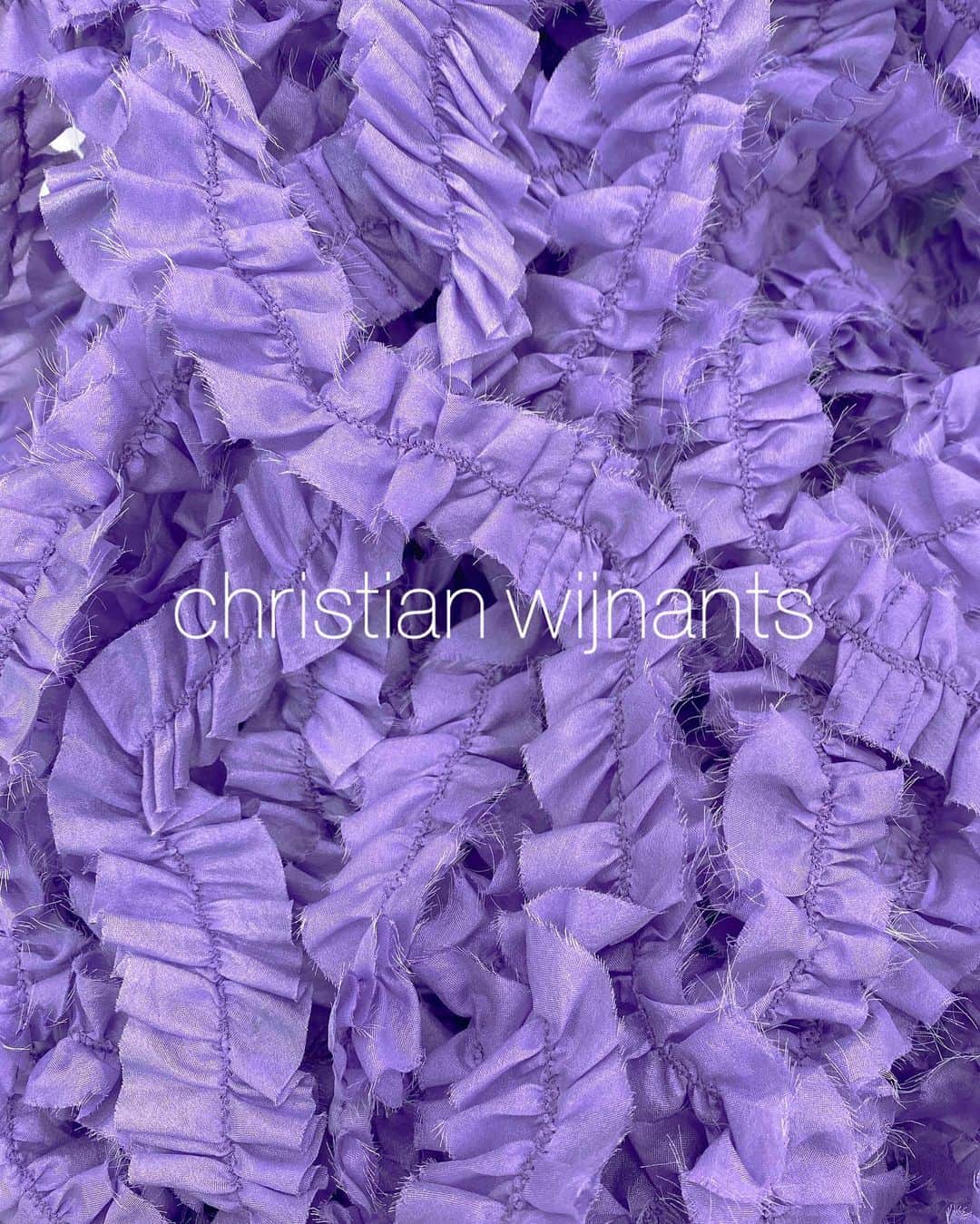 クリスチャンワイナンツさんのインスタグラム写真 - (クリスチャンワイナンツInstagram)「Purple rain   #christianwijnants #ss22 #springsummer #accessories #purplerain」4月2日 3時25分 - christianwijnants