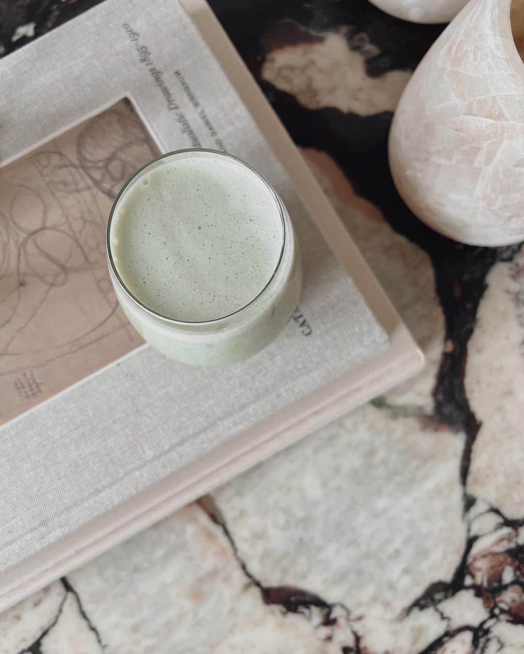 Anna Nyströmのインスタグラム：「Banana & avocado smoothie 🥑」