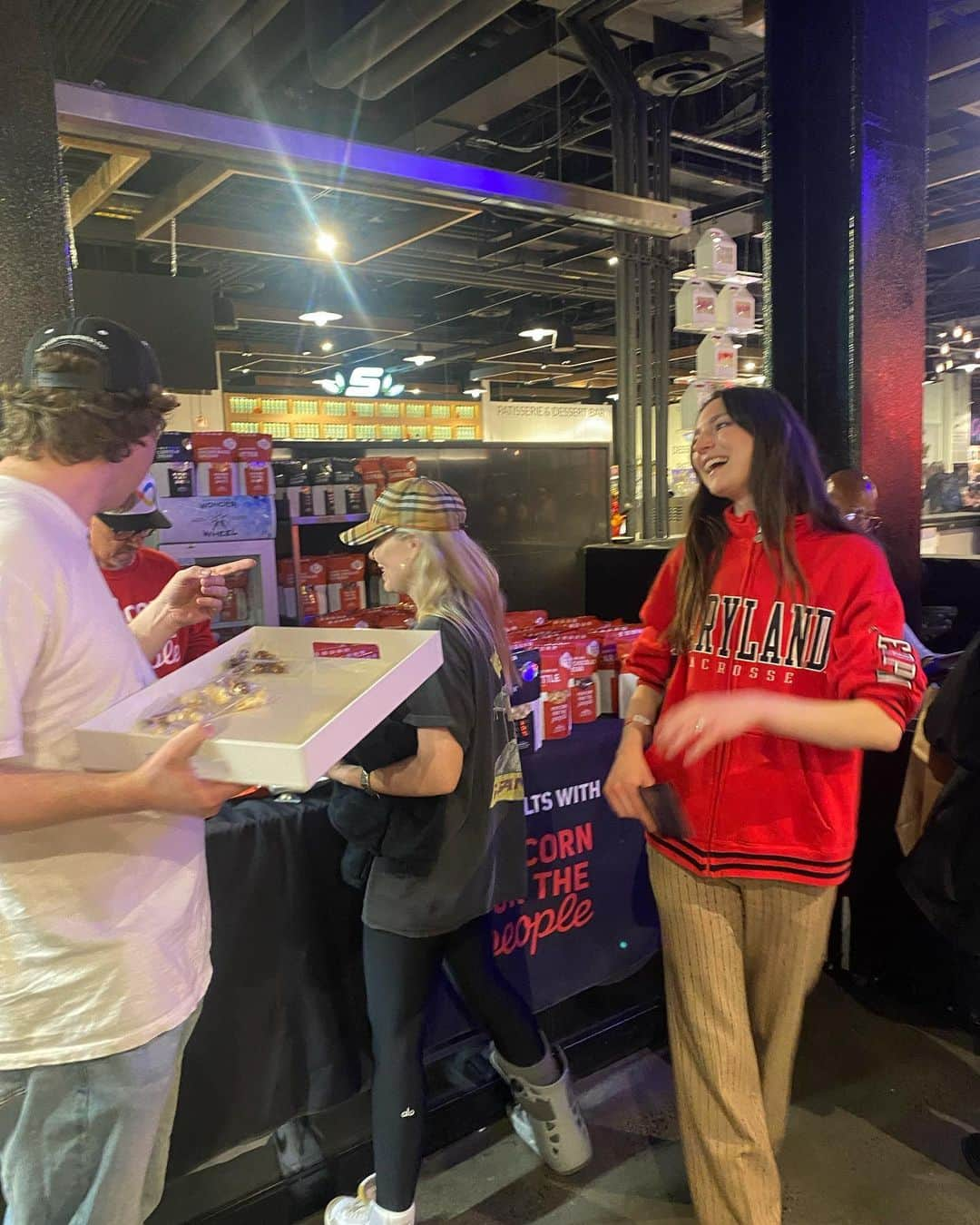 ジャクリーン・ヤブロンスキーのインスタグラム：「April is World Autism Month! I had such a fun time at the Essex Market to kick it off with @culikid . I also loved learning about new programs and running into some old friends ( @popcornforthepeople )! Thank you for all that you do and @zimzimzimmer for sharing this program with me!❤️  #autismacceptance #autismawareness #adultswithautism #autismtomorrow」