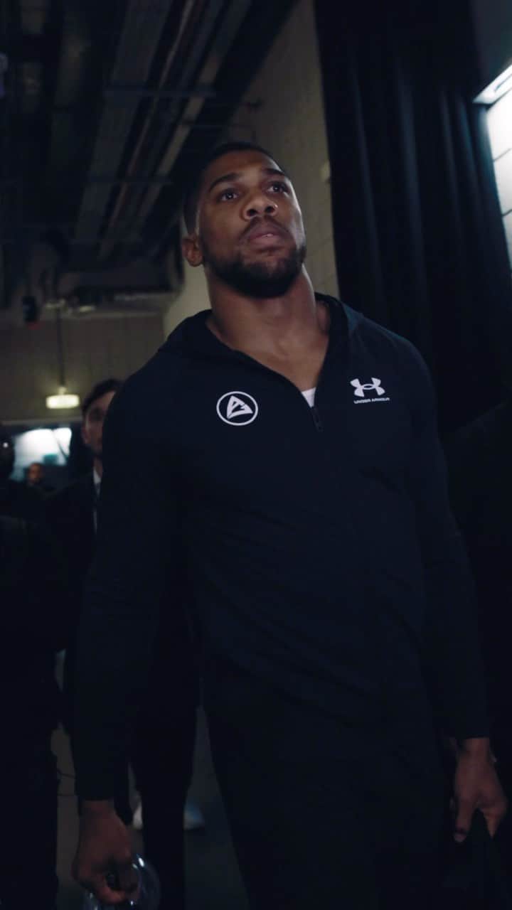アンソニー・ジョシュアのインスタグラム：「SE10 📍   Live on @daznboxing」