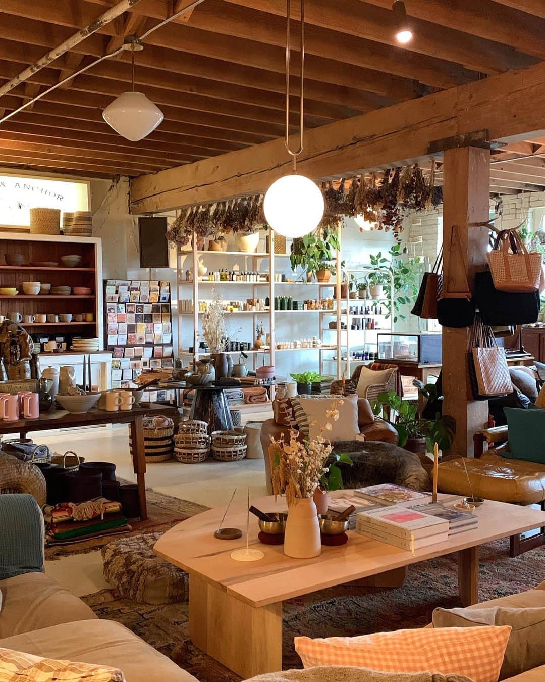 Beam & Anchorのインスタグラム：「Here til 5!!」