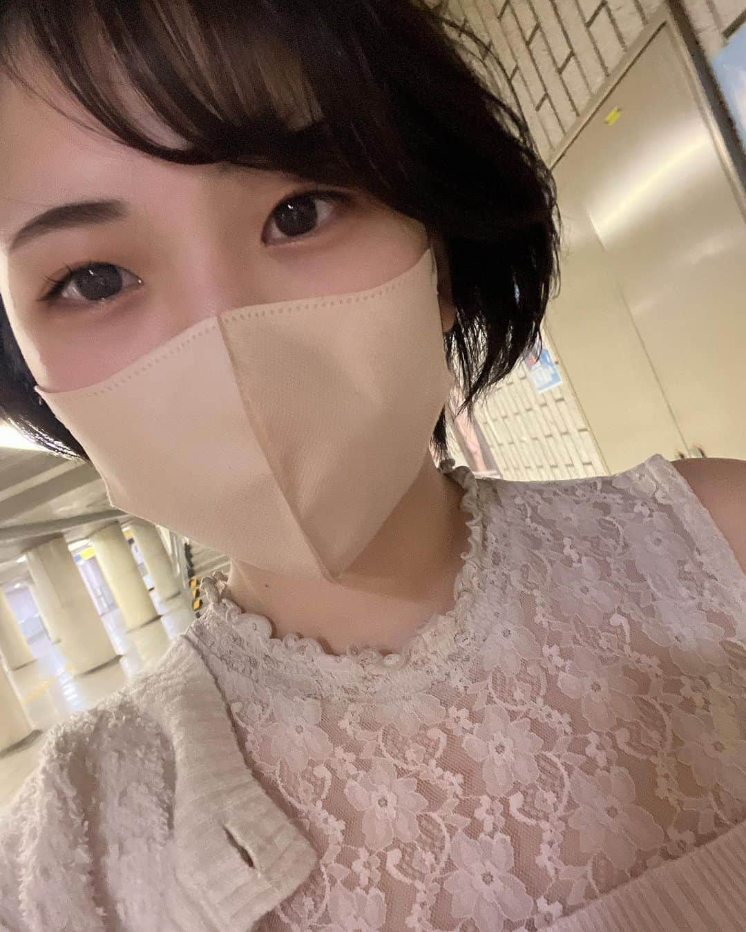 高杉麻里さんのインスタグラム写真 - (高杉麻里Instagram)「超絶微妙な時間の早起き。  お酒抜けてきて空腹で目が覚めた👀」4月2日 6時04分 - leala.mari20.622