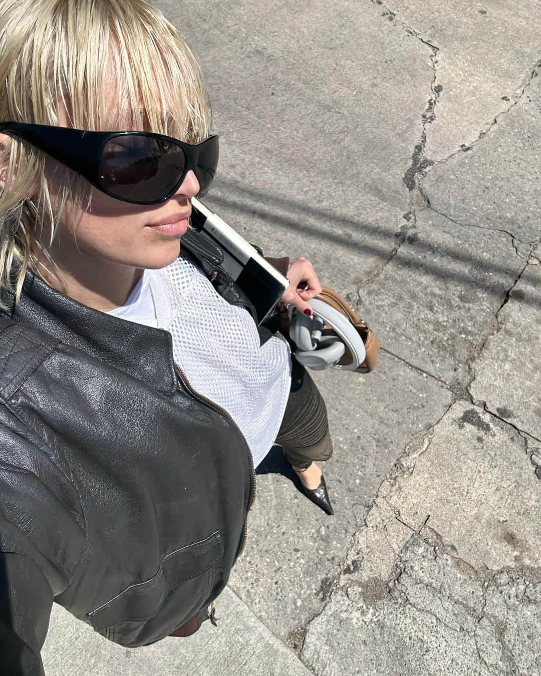 ケイリン・ルッソのインスタグラム：「LA show @elcidsunset 4/27  NY @babysallright 5/1!!! Tickets on sale now 🔊🔊🔊🔊🔊」