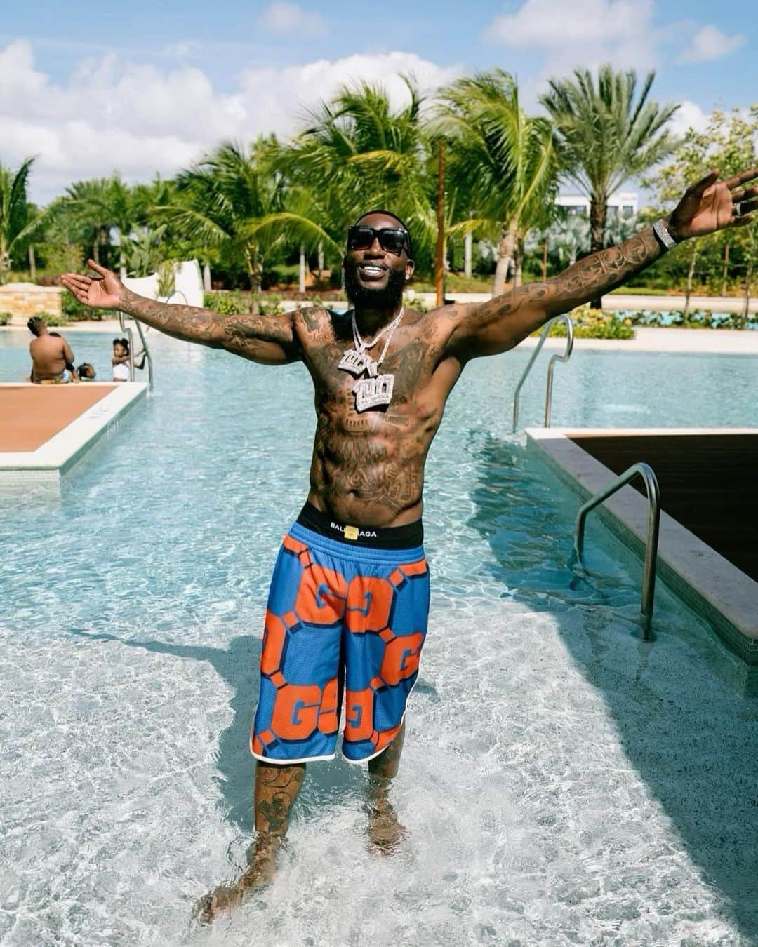 グッチ・メインのインスタグラム：「DAD BODY 💪🏿💰🥶🧊」