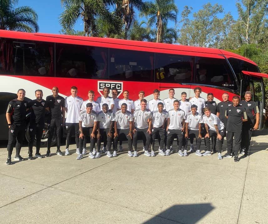 ジュリアーノ・ベレッチのインスタグラム：「Já estamos nos Estados Unidos para a @dallascup sub19. Competição importante para a formação e desenvolvimento dos jovens atletas do @saopaulofc .  Respeito e comprometimento.   #belletti #sãopaulofc #dallascup」