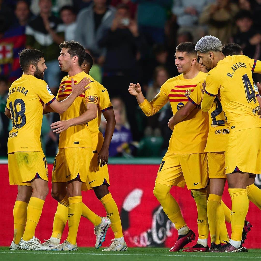 ジョルディ・アルバさんのインスタグラム写真 - (ジョルディ・アルバInstagram)「Gran trabajo del equipo para seguir sumando. #forçabarça 🙌🏻🔵🔴」4月2日 7時14分 - jordialbaoficial