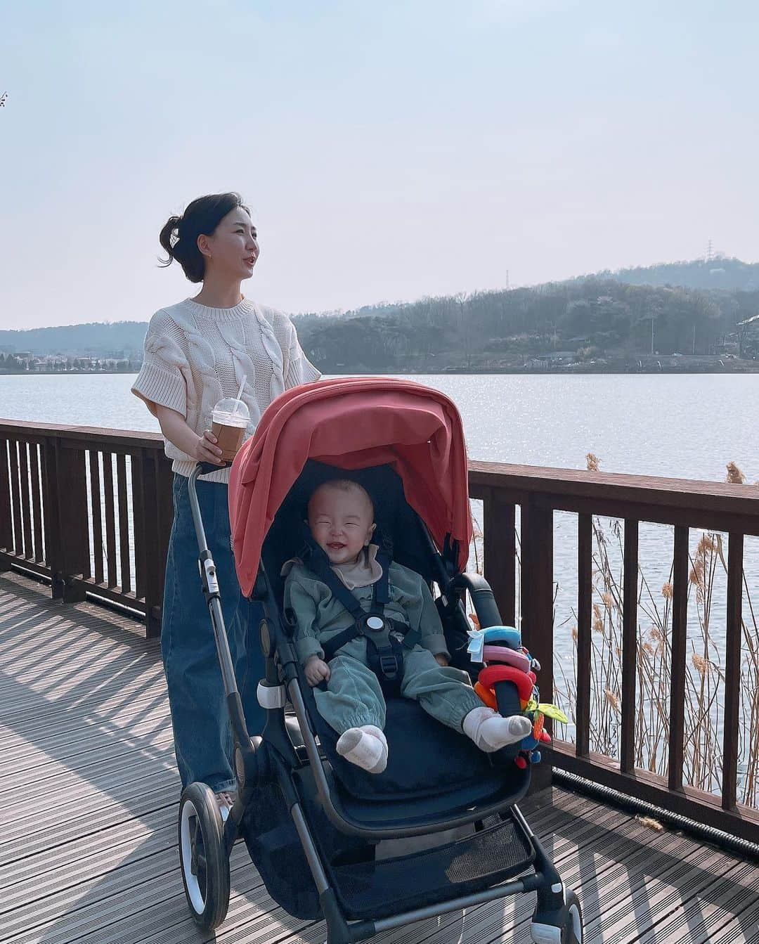 ヨンジュン さんのインスタグラム写真 - (ヨンジュン Instagram)「#230401 👩🏻👶🏻🧑🏻🌸」4月2日 7時44分 - windboy511