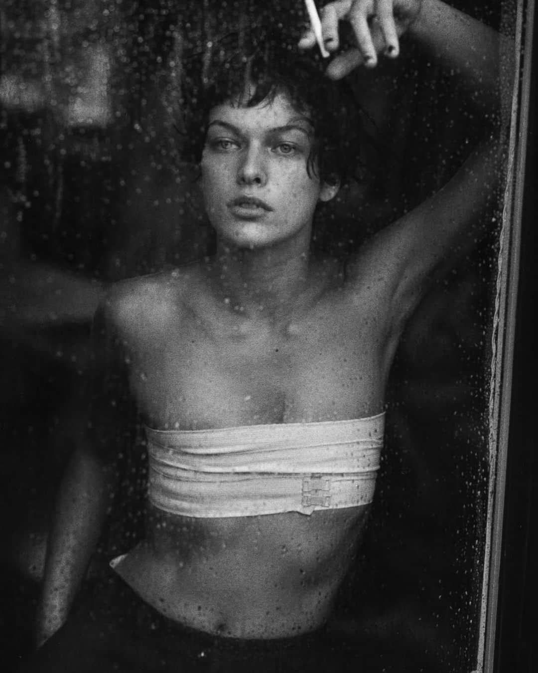 大森美希さんのインスタグラム写真 - (大森美希Instagram)「Mila Jovovich, Vogue Italia, 1996, Photo by Peter Lindbergh  #mood #milajovovich #peterlindbergh #vogueitalia #vogue #monochrome #portrait #fashioneditorial #fashion #mode #art #todaysmood #photography #paris #fashionphotography   #今日の一枚 #ミラジョヴォヴィッチ #ピーターリンドバーグ #ファッション写真 #ファッションエディトリアル #ファッション #モノクロ写真 #モノクローム #ヴォーグ #ヴォーグイタリア #ファッションフォトグラファー #モード #パリ #パリ生活」4月2日 7時57分 - mikiomori_