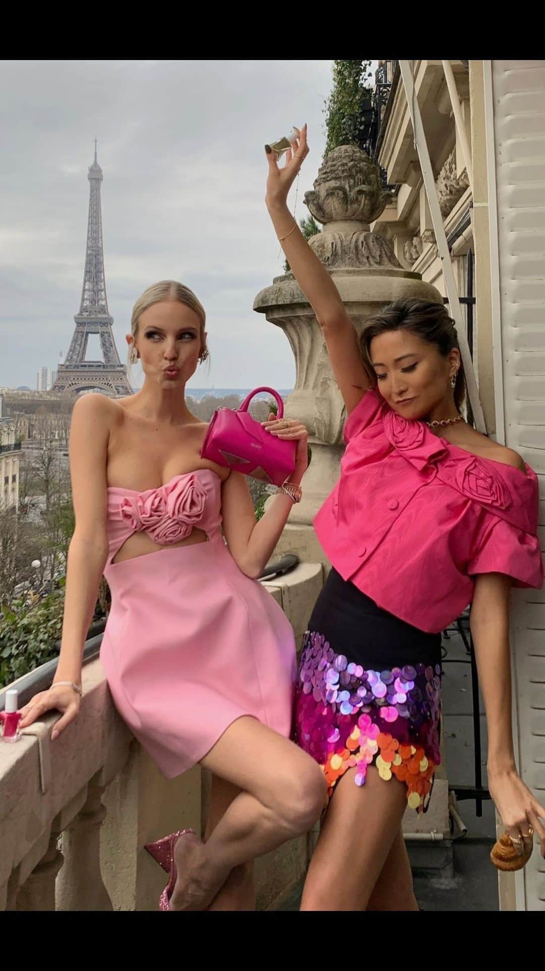 アシュレイ・パークのインスタグラム：「extra-𝓁𝑜𝓃𝑔 wear gel like polish & 𝓁𝑜𝓃𝑔-lasting friendships with @essie gel couture & @leoniehanne! 💅🏼💌 #essiepartner #paris」