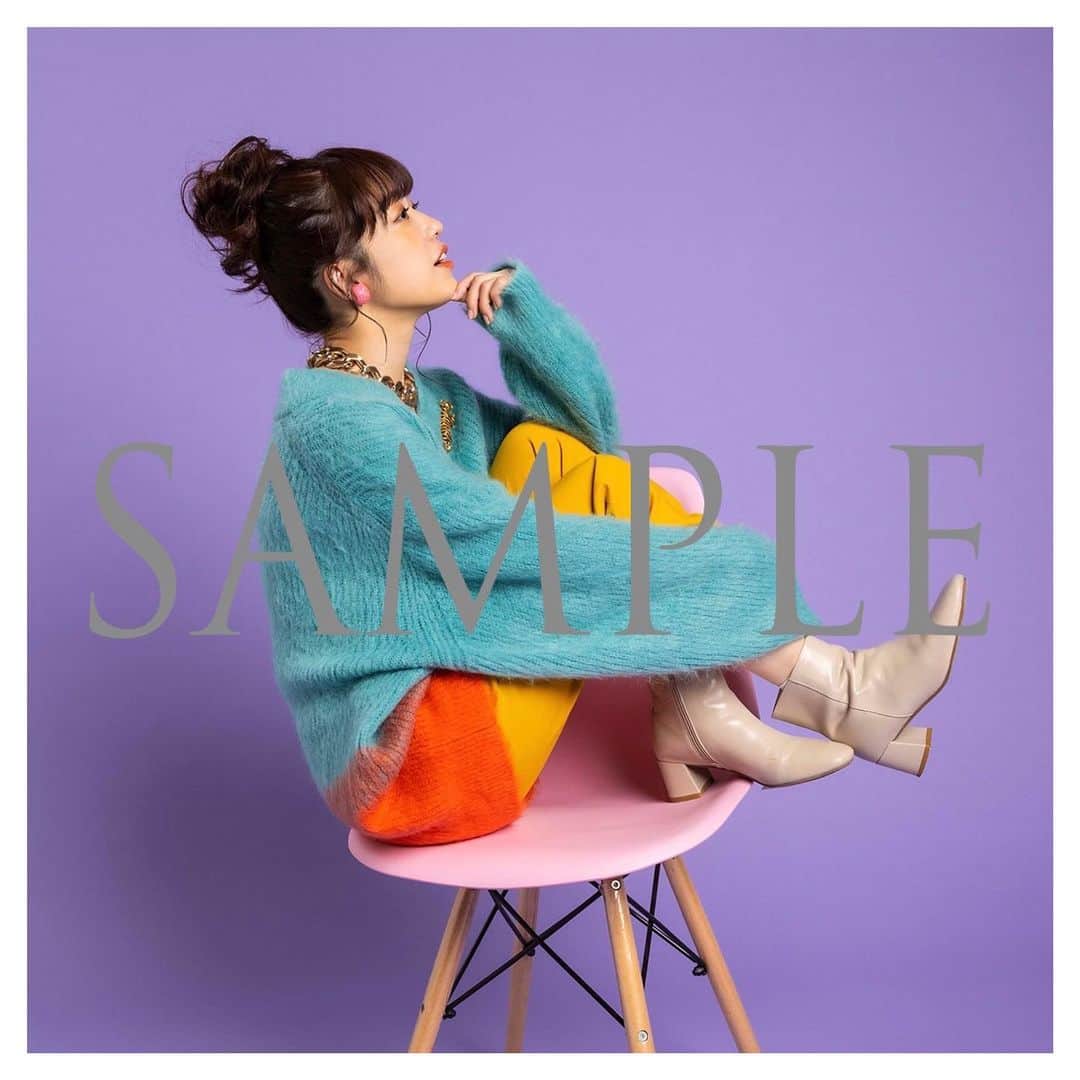 のインスタグラム：「富田麻帆 XXth Anniversary Photobook「Stage by Stage」  サンズストアにて発売中♡  https://suns-store.net/items/6426d7667c869100299b72ec  特典別に3種類ございます！  ①　「サイン＆お渡し会」参加券付フォトブック ・・・4月15日14:00～　会場：新宿 ※「サイン＆お渡し会」参加券のみの発送です。 ※事前にサインを入れたフォトブックに、富田麻帆がお客様の宛名を記入しお渡しいたします。 ※当日イベント会場へご来場いただけない場合のご返金はいたしかねます。 ※参加券1枚につき1回サイン＆お渡し会へご参加いただけます。 ※4月10日(月)23:59までの販売です。  ②特典付き：L版写真2枚セット付フォトブック ※特典としてアザーカットを使用したL版写真2枚セットが付いています。  ③特典付き：ポストカード付フォトブック ※特典としてアザーカットを使用したポストカードが付いています。  フォトブック詳細 サイズ：A4縦型（210×297×5 mm） ページ数：70ページ（表紙含む）  内容： ◆スタジオ撮影、ロケ撮影を含む新規カット ◆デビューから現在を振り返るインタビュー ◆富田家に眠っていた秘蔵写真コーナー」