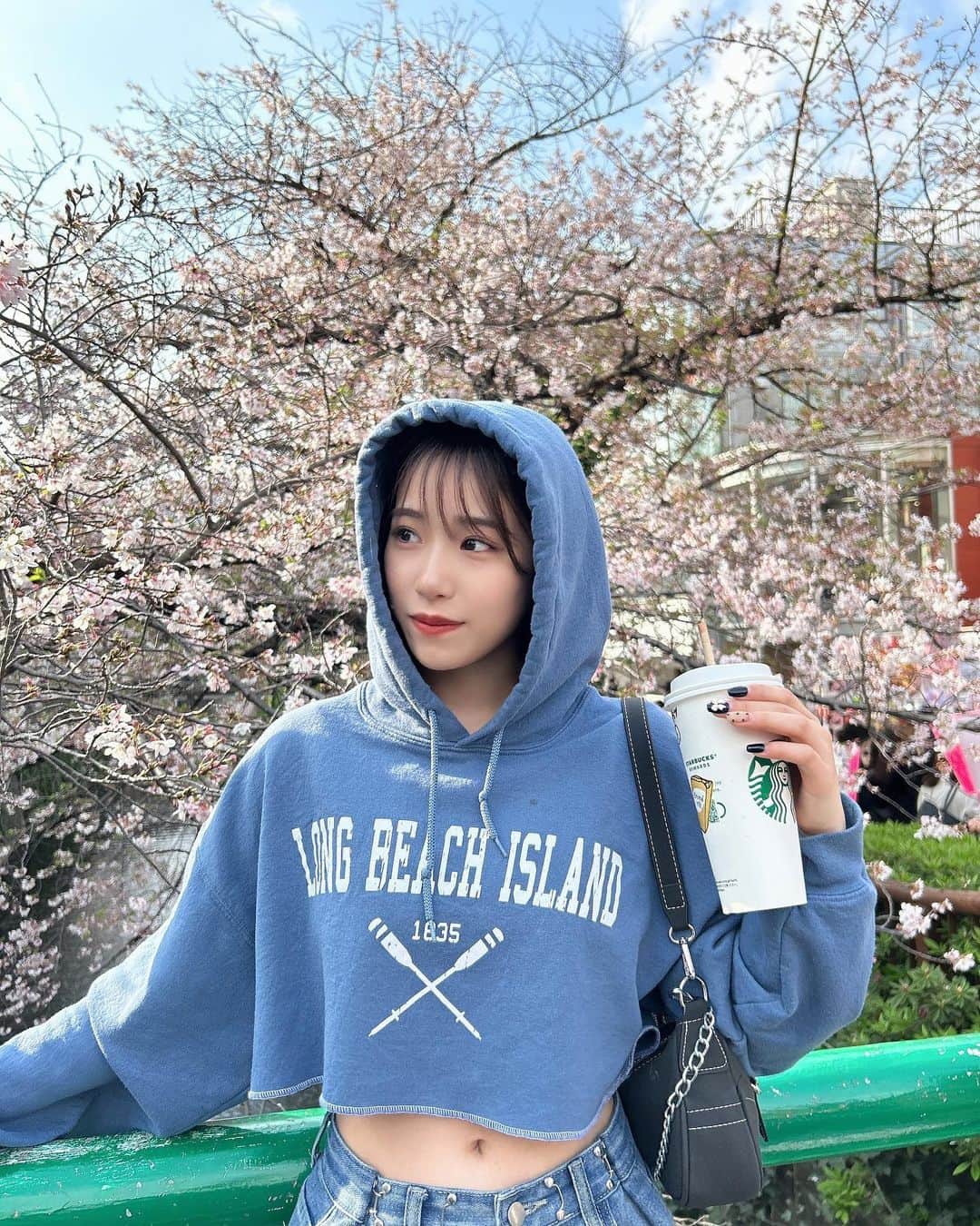 砂月凜々香のインスタグラム：「目黒川の桜初めて見に行けた🌸  #目黒川 #目黒川桜まつり #桜 #fypシ #fyp #fashion #followforfollowback #follow #f」