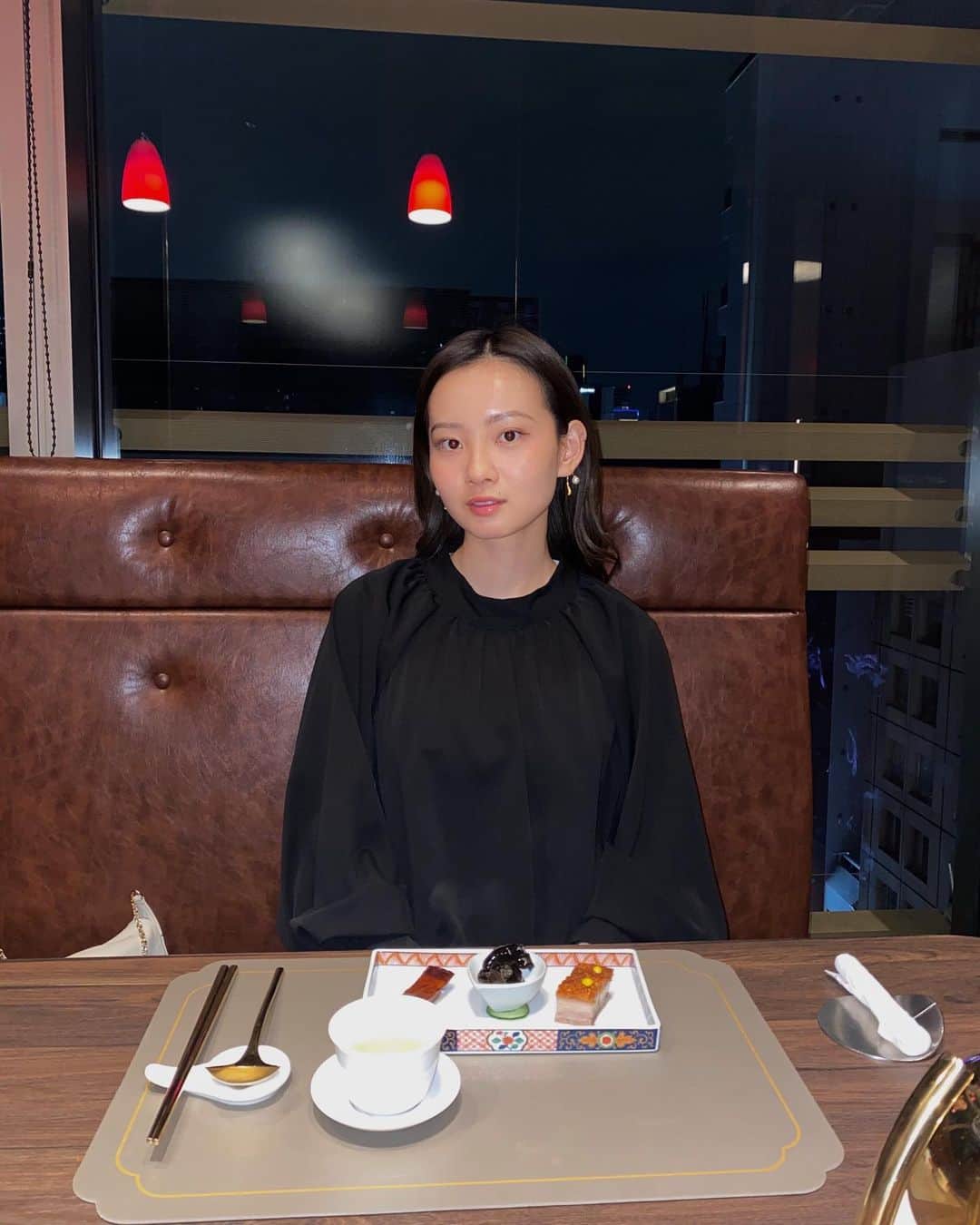 青山舞莉のインスタグラム：「社会人になる前のお食事は大好きな中華🥟🤍 銀座のミシュラン2つ星CANTON8行ってきたよ！  大人になるためには美味しいご飯！ けどカスタードパイ美味しすぎた🥧 一つ一つ記憶に残る美味しさだった  次回は親へ中華ディナープレゼントしたいな🤍  PR @canton8_ginza #ミシュラン #香港料理 #広東料理 #中華料理 #Canton8銀座 #銀座点心料理 #トリドリベース #銀座中華」