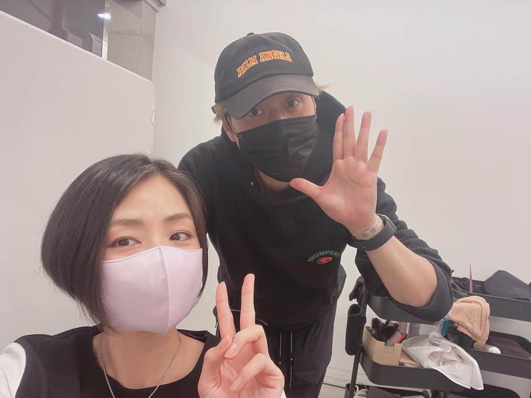片山萌美のインスタグラム：「【FONS'】✂︎  先日 堀川さんに 美しくカットしていだたきました  ショートでも ヘアトリートメントすると 見違えるほど 髪がサラサラになるので 大切だなぁって 実感する...💇‍♀️  いつも ありがとうございます🙏✨  #fons  #青山 #表参道 #堀川智明 さん #moemikatayama」
