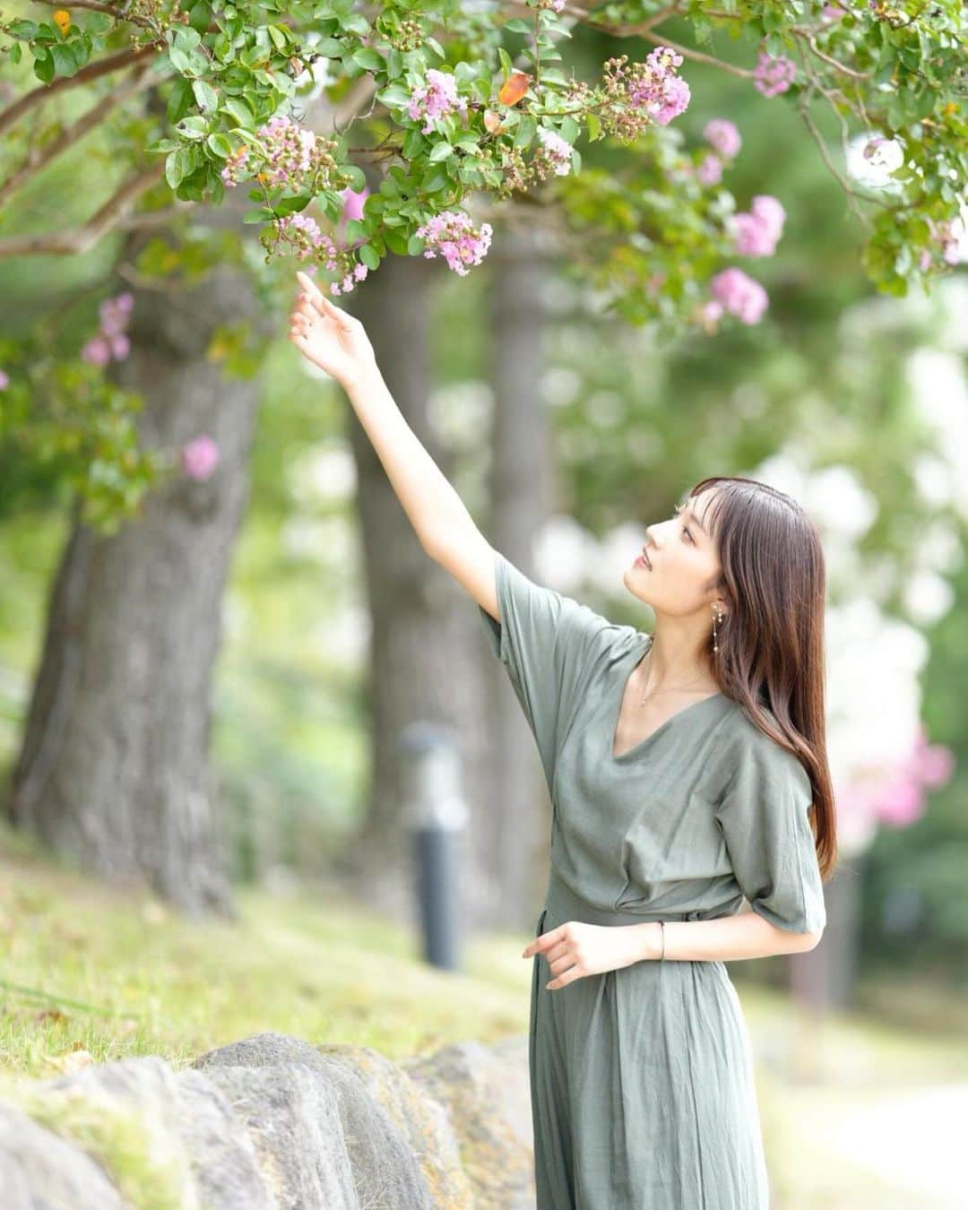 日吉晶羅のインスタグラム：「🌱🌱🌸🐝  #swipeup #桜  #お花見 #me #横顔  #shooting #photooftheday」