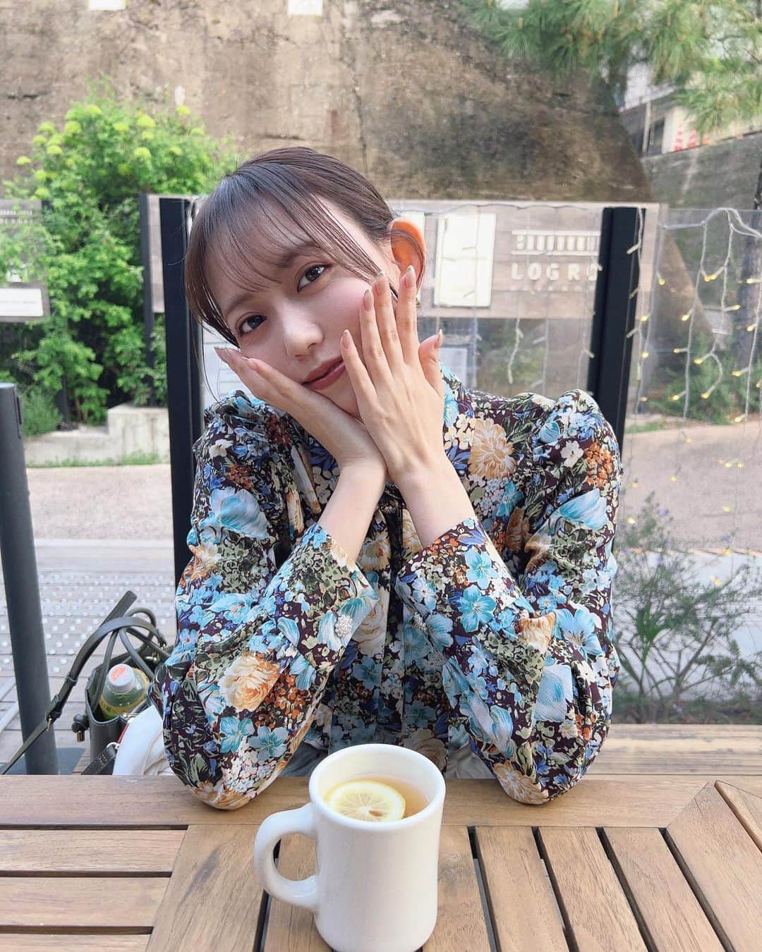 野島樺乃のインスタグラム：「🍋 . . . 4月になって、年度末、新年度、、 皆さん元気してますか？？ . . いつもは、珈琲を頼むことが多いけど、 この日は自家製ってワードに惹かれて、 レモネードを頼んでみましたっ。とーっても美味しかった🍋 . . . #代官山カフェ  #代官山ランチ   #ノジマノシフク」