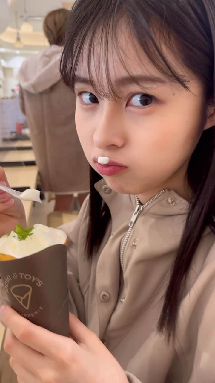村山千夏のインスタグラム：「こんばんは。 クレープ美味しいーーーー 皆様は何味のクレープがお好きですか？  Good evening. crepe is delicious What kind of crepe do you like?  #jk#jk2#クレープ#japangirl #fyp」