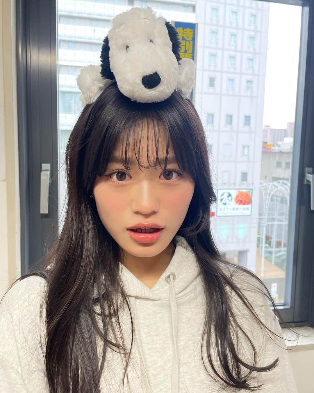 平日菜向のインスタグラム：「🤍🖤🤍🖤」