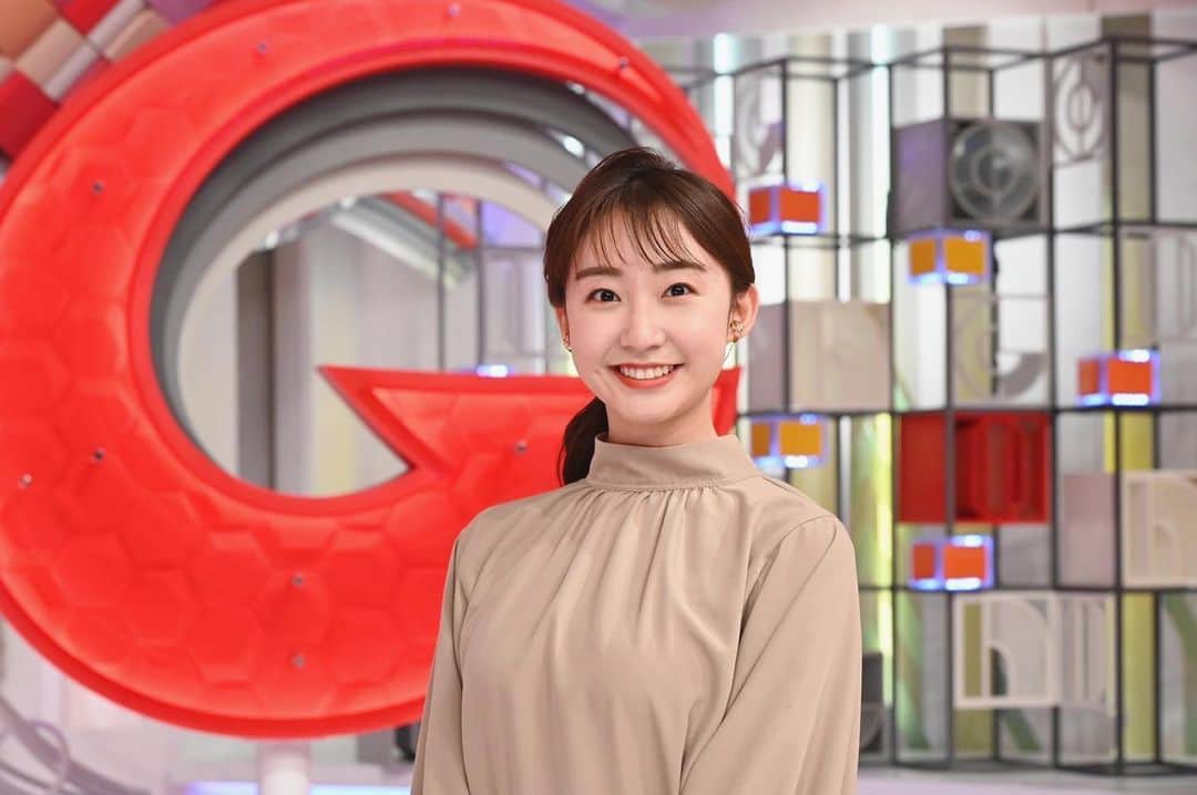 のインスタグラム：「. こちらも4月から。土曜日のGoing! Sports&Newsの"News"部分を担当します。Going!のスタジオで写真を撮れたの、けっこう嬉しい…🤭 土曜日はevery.サタデーからGoing!までよろしくお願いします🫶」