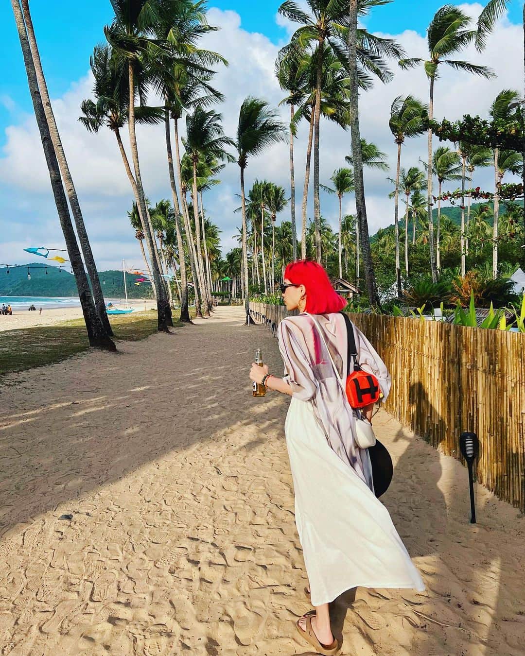 安柏兒のインスタグラム：「今天的天氣 屬於心情好⛅️  4/2是我一個在天上當天使的兄弟生日 每年都沒有忘記 今年一樣很多事情想跟你分享  Happy birthday my friend ❤️」