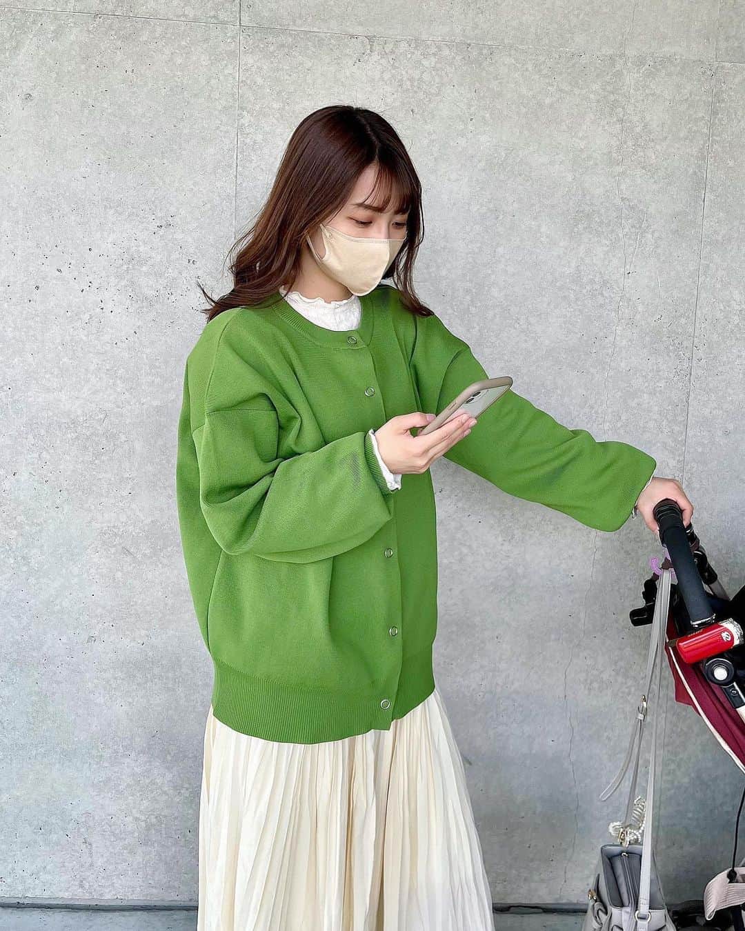 M-chanのインスタグラム：「𓂃𓂂𓈒  私のベストカラーはピスタチオカラーらしい💚🍃🌿   #春コーデ  #春服コーデ  #春服  #ピスタチオカラー  #イエベ秋  #骨格ウェーブ  #女の子ママ  #ママコーデ」