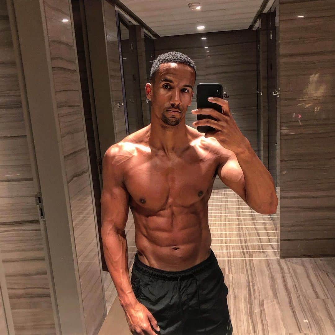 スコット・シンクレアのインスタグラム：「…Back in the lab..!!!」