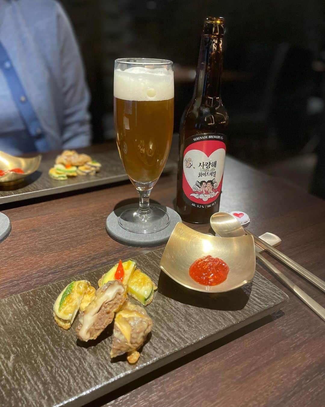 菊池遥香さんのインスタグラム写真 - (菊池遥香Instagram)「. 📍HAN CHEF/下北沢  2022年11月にopenしたばかり👀 大好きな韓国料理が小皿で上品に頂ける🇰🇷🌶 韓国好きな私が本気でおすすめしたい穴場なお店🤍  もちろんシェフは韓国の方なので本格的な韓国料理が楽しめます⸜ ෆ‪ ‪⸝‍  今回頂いたコース𓂃𓈒𓂂 ☑厳選食材のジョン ☑豆腐キムチ ☑カンジャンセウ ☑ほしだらのスープ ☑シェフ特製カルビチム ☑シェフ特製薬膳参鶏湯 ☑冷麺 ☑季節のデザート（胡麻アイス）  ドリンクも사랑해っていう韓国のホワイトビールが楽しめたりもちろん生マッコリも🫶🏻 ここの生マッコリ、今まで飲んだマッコリで1番美味しかったし飲みやすかった🍶⟡.·  どのお料理も普通の韓国料理とは一味違って初めて食べる味ばかりで本当に美味しかったんだけど、、、 韓国の定番おつまみと言われている豆腐キムチがお気に入りだったなぁ🙆‍♀️  美味し過ぎて最後、写真撮るの忘れてるの途中で気づいて食べかけなの許して🙏🏻笑  ランチメニューは¥1200〜 ディナーは3種類のコース、アラカルトがあったよఽ✍  韓国料理をゆっくり楽しみたい 新感覚な韓国料理を楽しみたい って方におすすめ🫰🏻💓  是非行ってみてねん🥂‎ 𓈒𓏸  ✎︎＿＿＿＿＿＿＿＿＿＿＿＿  🏡 東京都世田谷区北沢2-14-2 第2東洋興業ビル 3F  🚶‍♀️下北沢駅から徒歩5分ほど  ✎︎＿＿＿＿＿＿＿＿＿＿＿＿  . #韓国料理 #下北沢 #下北沢グルメ #dinner #東京デート #東京グルメ #居酒屋 #隠れ家的なお店 #food #냠냠 #먹스타그램 #맛집탐방 #인스타푸드 #푸드스타그램 #韓国 #生マッコリ #カンジャンセウ #参鶏湯」4月2日 18時42分 - kurara_ruka