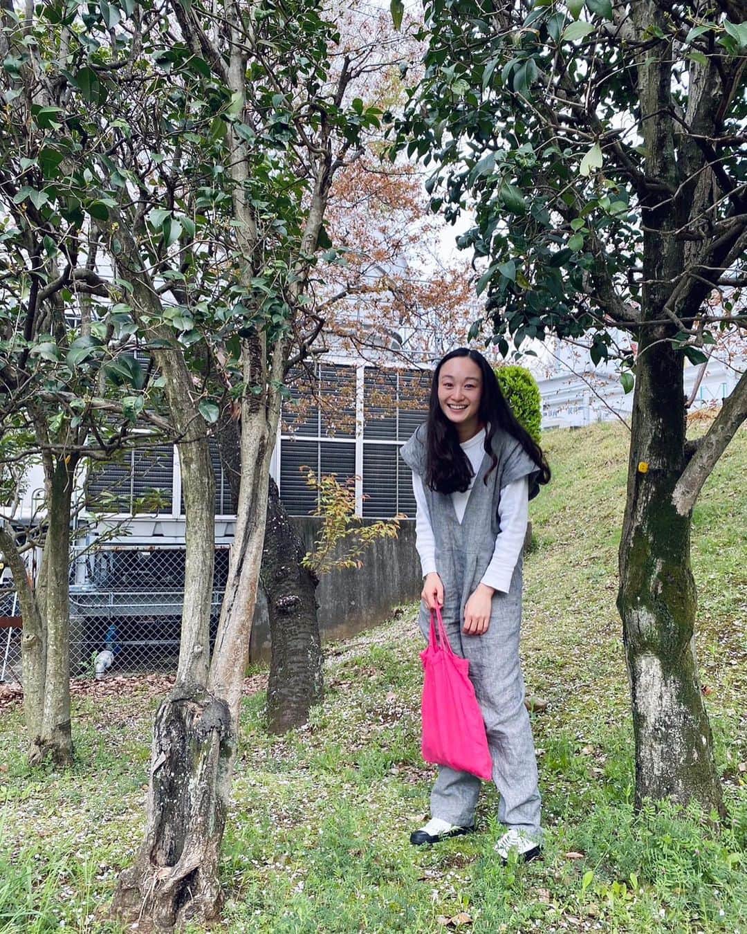 小野ゆり子さんのインスタグラム写真 - (小野ゆり子Instagram)「🐘 去年出会い一瞬にして虜になったブランド🦏 久々に、ズキュン。ときました🪡 ˚₊ @t.yamaiparis ˚₊ このオールインワンを着れる季節を楽しみにしていた！！！！ セットのリネンジャケットも早く着たい！！▪️▫️」4月2日 18時50分 - yurikoono_official
