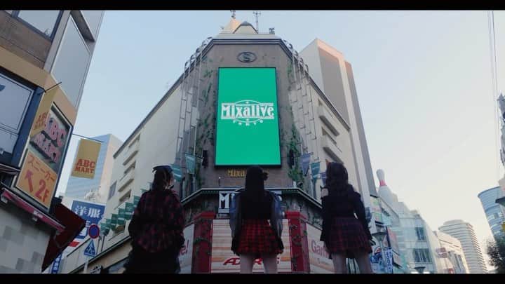 畑美紗起のインスタグラム：「Mixalive TOKYO の新規ビジュアルと 紹介動画に参加させていただきました☺️💞  沢山走って疾走感のある感じだよ👟💨  映像も素敵なのでぜひ見てください✨  サイト🏃‍♀️ mixalivetokyo.com 動画🎞 youtu.be/ozANxUv2UQg  池袋駅メトロにポスターも掲載されているので ぜひみにいってみてね∩^ω^∩  #x純文学少女歌劇団 #畑美紗起 #若草式ベス #mixalive #mixalivetokyo」
