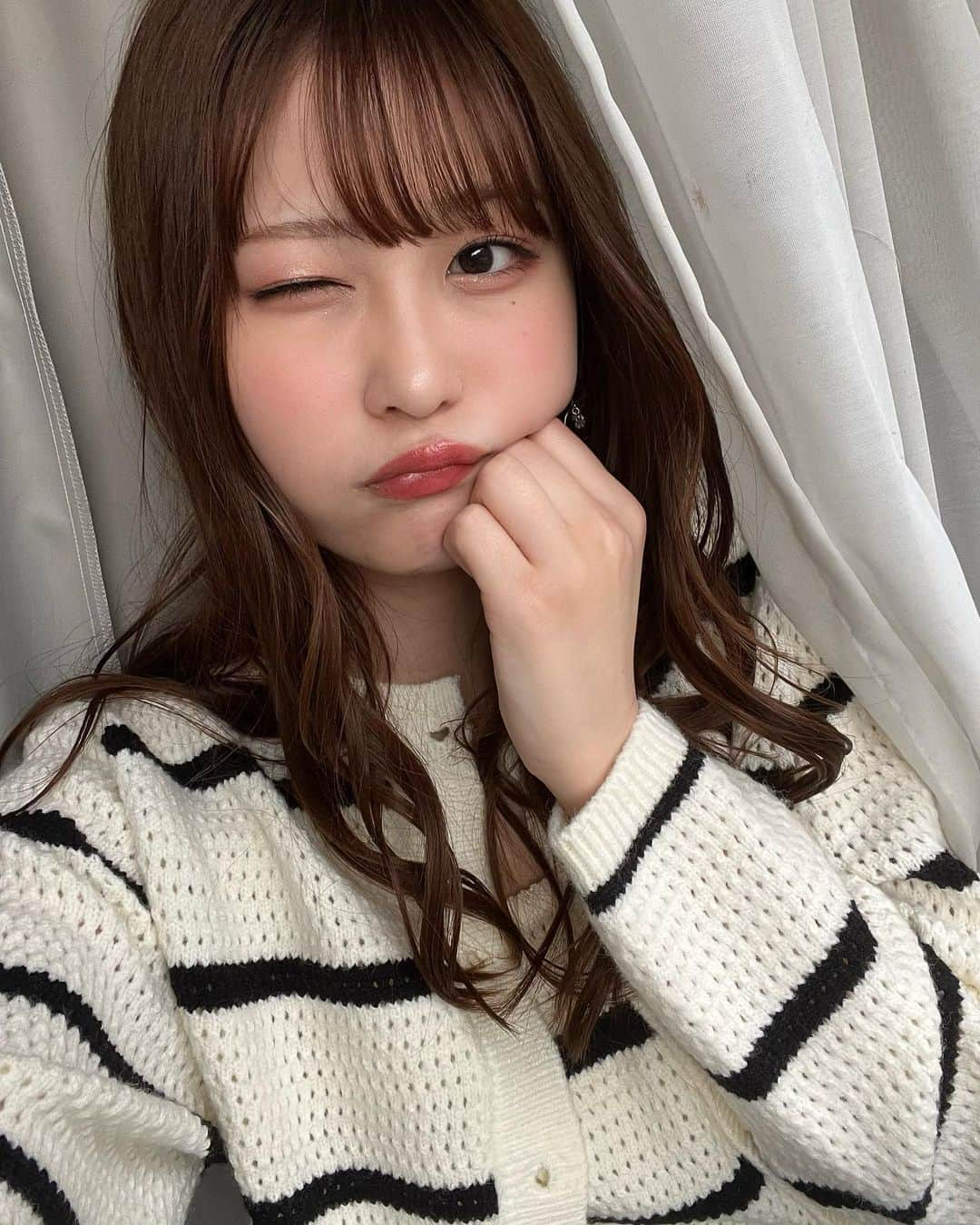 藤田愛理さんのインスタグラム写真 - (藤田愛理Instagram)「・ 4月！新学期！にこにこ楽しもね🥰 我が家の盛れる写真スポットで撮りました📸 #新学期#JD3#にこにこ#楽しんでいこ〜」4月2日 18時53分 - airi_crownpop