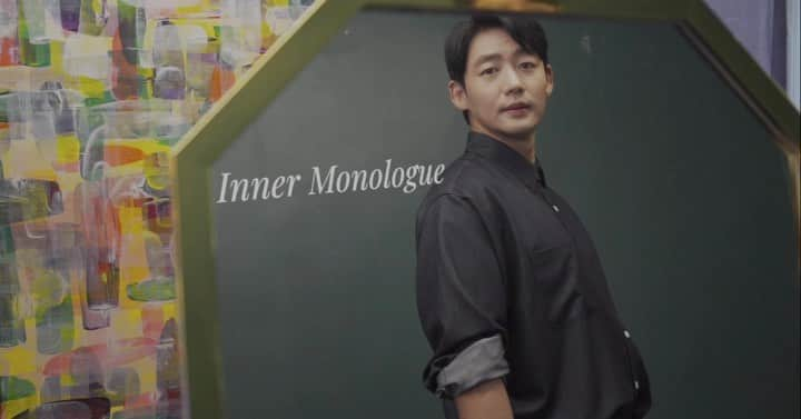 イ・テソンのインスタグラム：「[Full version interview]  INNER MONOLOGUE / LEE TAE SUNG ART INSIDE X CONNECART  ”노동집약적인 작업의 끝에서 내가 묻는 것은  ’나‘라는 존재였다. 그리고 관찰한 것은,  그 행위를 마주하는 나의 태도이다. 어쩌면 나의 회화는 나의 자화상이다.“ -이태성-  배우이자 화가로 활동중인 이태성은 Acting과 Painting을 오가며 창작이라는  표현의 자유 속 활발한 작품 활동을 통해  수 많은 감정들을 시사한다.  작품 속 중첩된 시간의 표현과, 레이어된 화면은  관계와 선택에 대해 이야기한다. 현대사회의 관계와 삶 속 다양한 선택에 기로에서 내가 “나”를 만나지 못한다.  겉으로 드러나는 표현과 그 이면에 가지고 있는 진심, 내면의 목소리를 ‘Inner Monologue, 라 한다.  겉으로 보여지기 위한 독백 이면에 있는  정말로 보여주고 싶은 진짜 나의 마음!   잠시 숨을 고르고, 이곳에 들어선 오늘 이 순간만큼은  오롯이 “나” 의 소리에 귀 기울여 보는 건 어떨까? Inner Monologue   [이태성 개인전]   전시기간 : 4.5 수요일 - 4.30 일요일 전시장소 : 강남구 학동로 146 PCN 빌딩   1층 ART INSIDE gallery  #이태성#개인전#추상화#아트인사이드#커넥아트#볼만한전시 #전시추천」