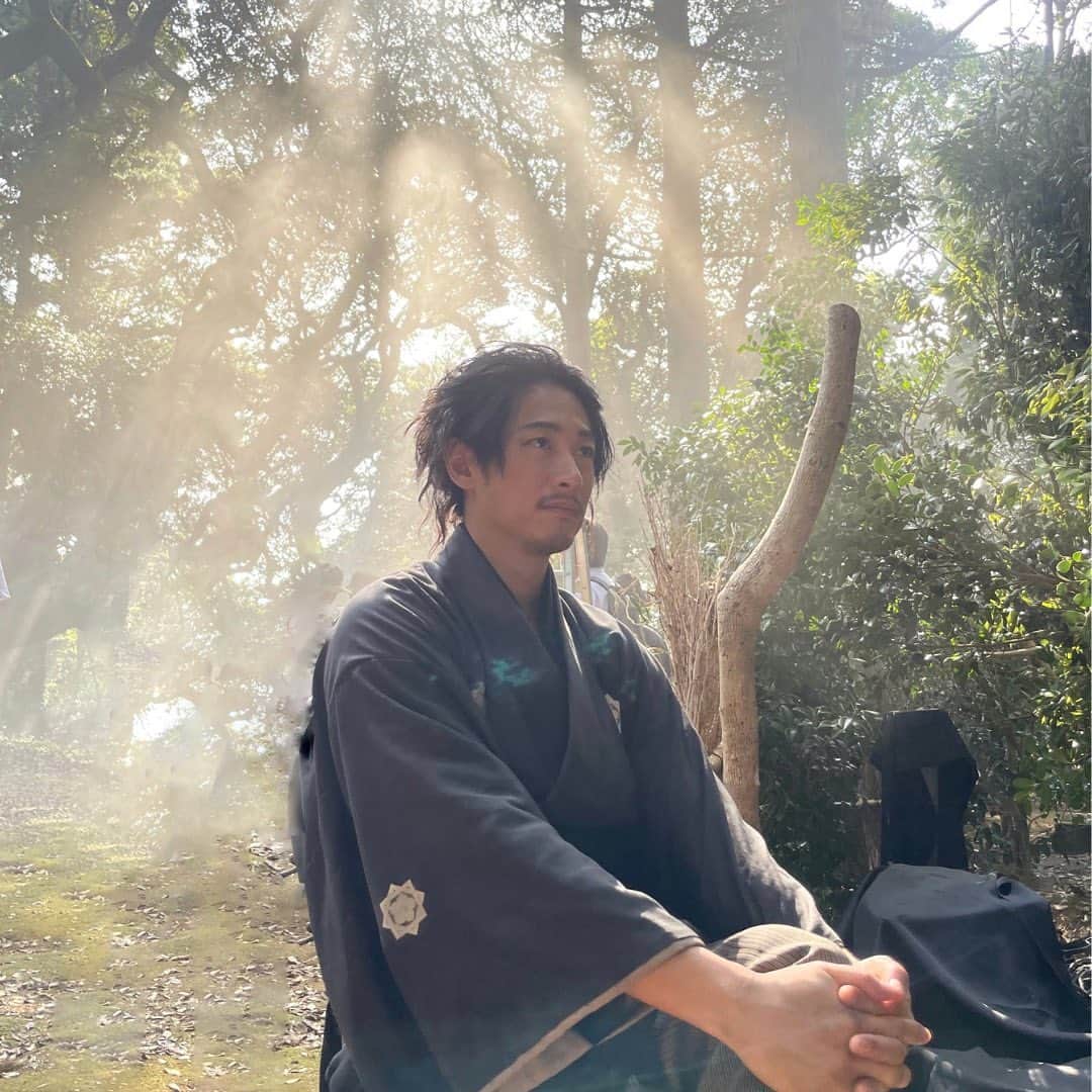 ディーン・フジオカのインスタグラム：「明日から #らんまん スタート "Ranman"  is an original story modeled on the life of botanist Tomitaro Makino. The story depicts his life full of vitality, filled with joy and discovery, along with beautiful scenes of flowers and plants, delivering a moment of healing and inspiration to mornings in Japan.  龍馬の生き様、ご覧あれ👺 @asadora_ak_nhk  #らんまん #朝ドラ #坂本龍馬 #天狗 #4月3日スタート」