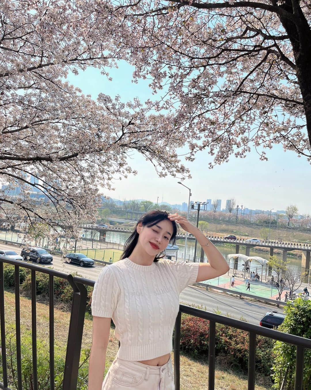 ユナのインスタグラム：「_ 🌸🌼🤍 ,」