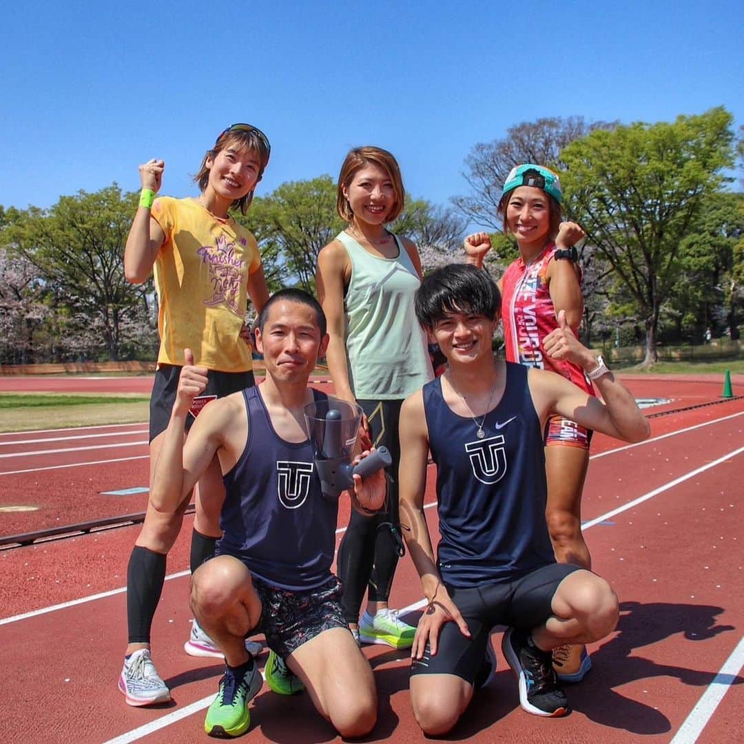 西谷綾子のインスタグラム：「🏃‍♀️ @gambaleyusuke  第3回目♡織田フィールド貸切イベント  まだレースがある方、 すでに来シーズンに向けて準備されている方！ 皆さんの走りは熱くカッコ良く美しかった✨💎🥹  設定ペースに不安や心配されている方もいましたが、 仲間の頑張りに刺激をもらったり 応援でいつもより粘れたり🏃‍♀️ 私たちもすごく楽しく皆さんの走り、笑顔から プラスのエネルギーを沢山もらいました❤️‍🔥  @nattoumari さん素敵な写真を沢山 ありがとうございます🥹🌸  第4回目 5/4(木祝) 【前半5:00/km  後半4:10/km】担当します🤗 今なら早割でお🉐✌️  今後のがんばれゆうすけ練ゲストペーサー ・4/8(土)20km 6分  ・4/29(土)20km 6分 ・4/30(日)20km 5分30秒 ・5/3(水祝)20km 5分15秒 ・5/7(日)20km 6分  モシコムで検索🔍🥰 みんなで楽しく積み重ねていきましょう🐾」