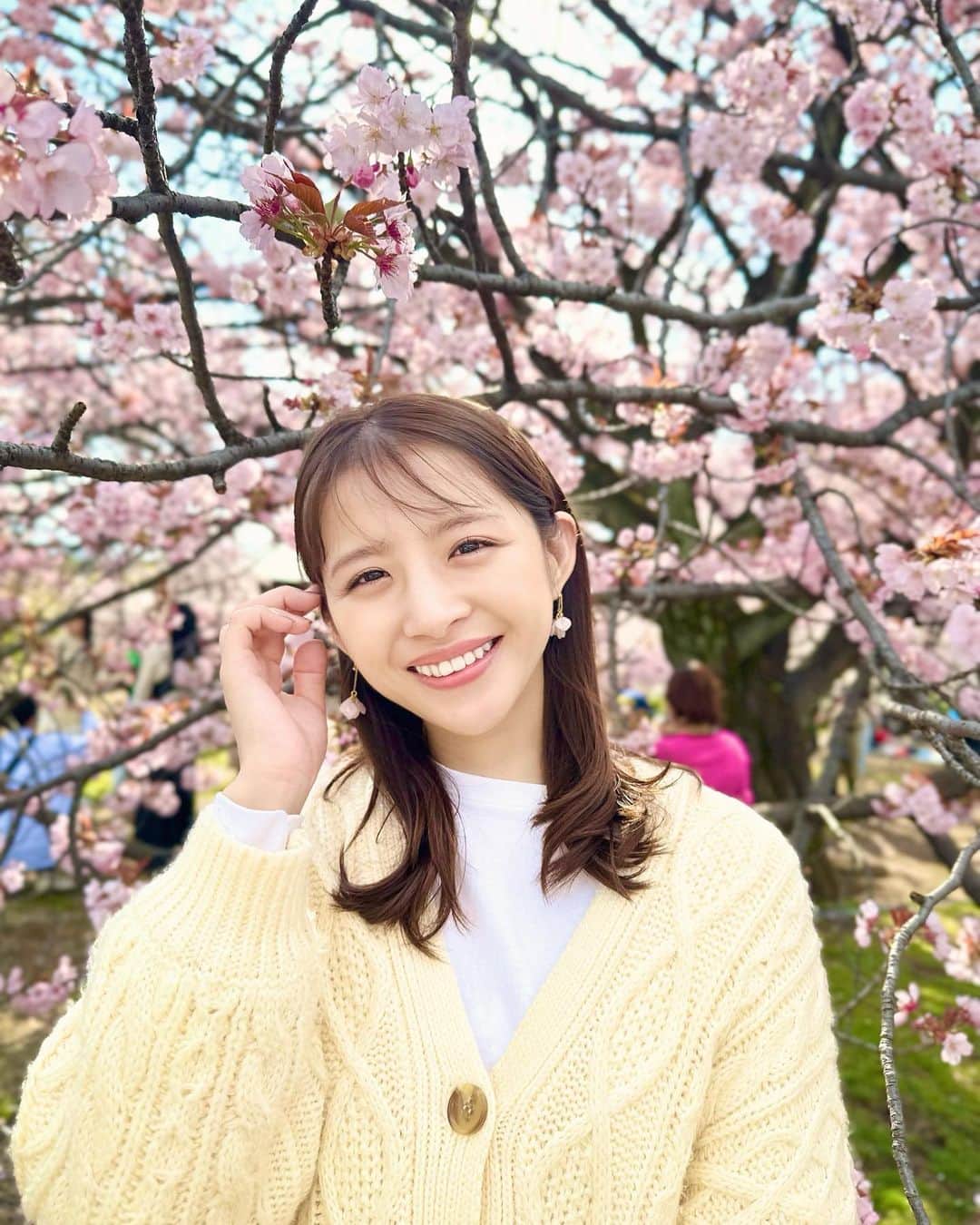 綺咲愛里さんのインスタグラム写真 - (綺咲愛里Instagram)「. 🌸🌸🌸 出会いと別れの季節。 ⁡ みなさま穏やかにあたたかく過ごせ ...