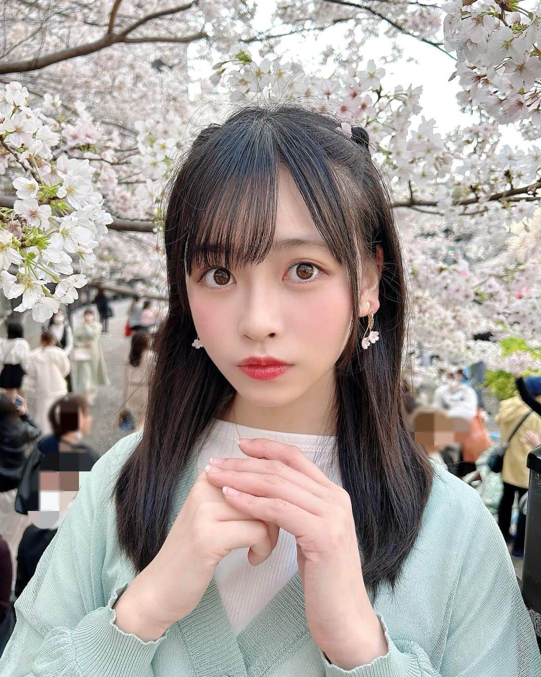 のインスタグラム：「19歳になりました🌸 . .  #PiXMiX #アイドル #idol #偶像 #誕生日 #桜 #春 #19 歳 #17 #4月 #my #Birthday #April #cherryblossom #Spring #eighteen #生日 #十九岁 #カーディガン #fashion #code」