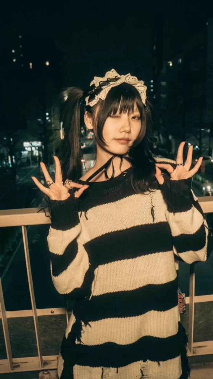 奥田彩友のインスタグラム：「ฅ(‪ ^ ̳ᴗ ̫ ᴗ ̳^)📲🖤🤍   #instagood #picture #followme  #picoftheday #黒髪ロング #ヘッドドレス #lolitafashion #ツインテール  #fashion #Japanese #Japanesegirl #japan #tokyofashion」