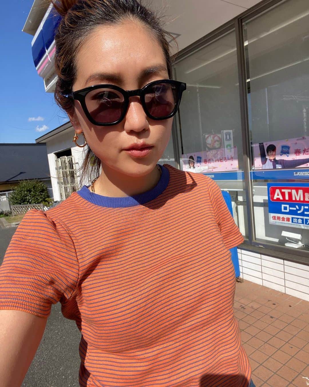 堀舞紀のインスタグラム：「🌞〜  #母親服装 #Tシャツデイ  "大人になった僕とプー" が予想をはるかに超えて刺さりまくって🧠涙腺が崩壊したので、同じ🙋🏽‍♀️って人がいたら安心するのでコメント下さい…  そして昨日は 鬼滅😍❤️‍🔥 ２日連続でTV楽しかった😀〜  ラッキー🌼  春休みが、、、  終わる、、、」