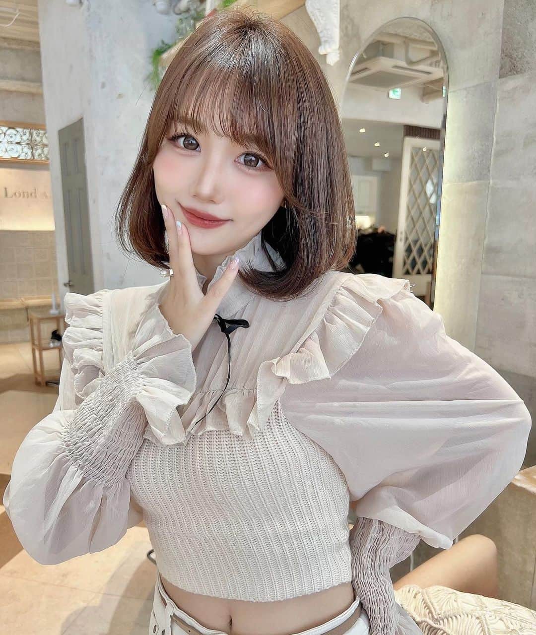 加藤里奈のインスタグラム：「⋆  だいぶ暖かくなってきましたね🌸 夏が待ち遠しい！  #ボブ #ボブアレンジ #ボブヘアアレンジ #ボブヘア #ヘアカラー #ヘアアレンジ #ヘア #ヘアスタイル」